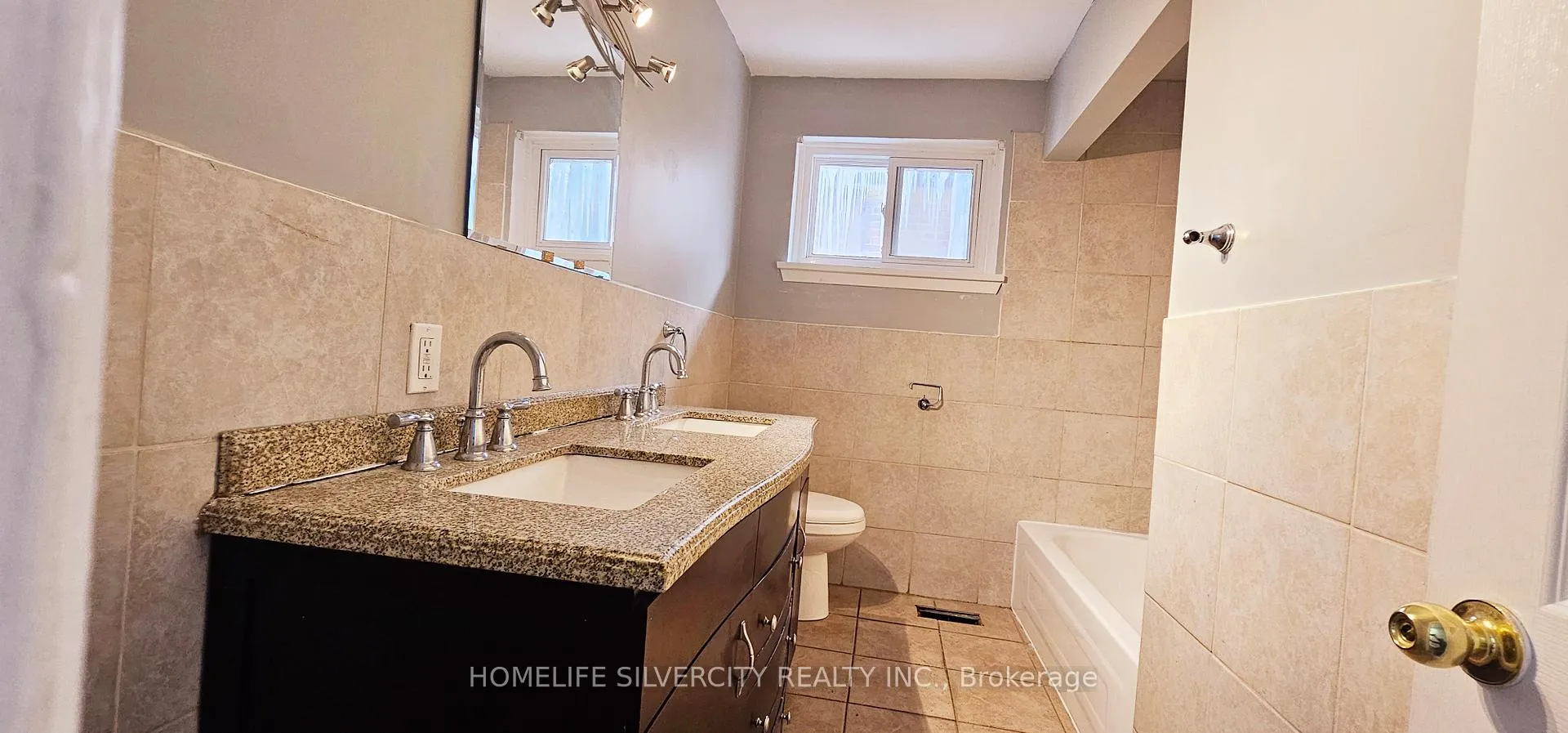 Photo 20 of Unit Upper, 31 Windermere Court, Brampton, Northwood Park — HOMEH