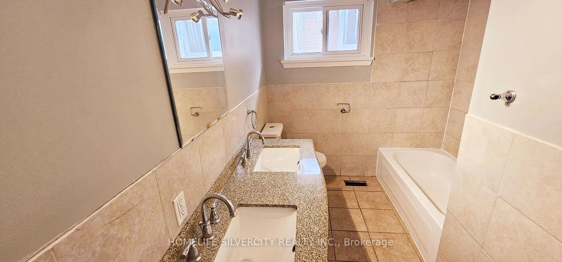 Photo 21 of Unit Upper, 31 Windermere Court, Brampton, Northwood Park — HOMEH