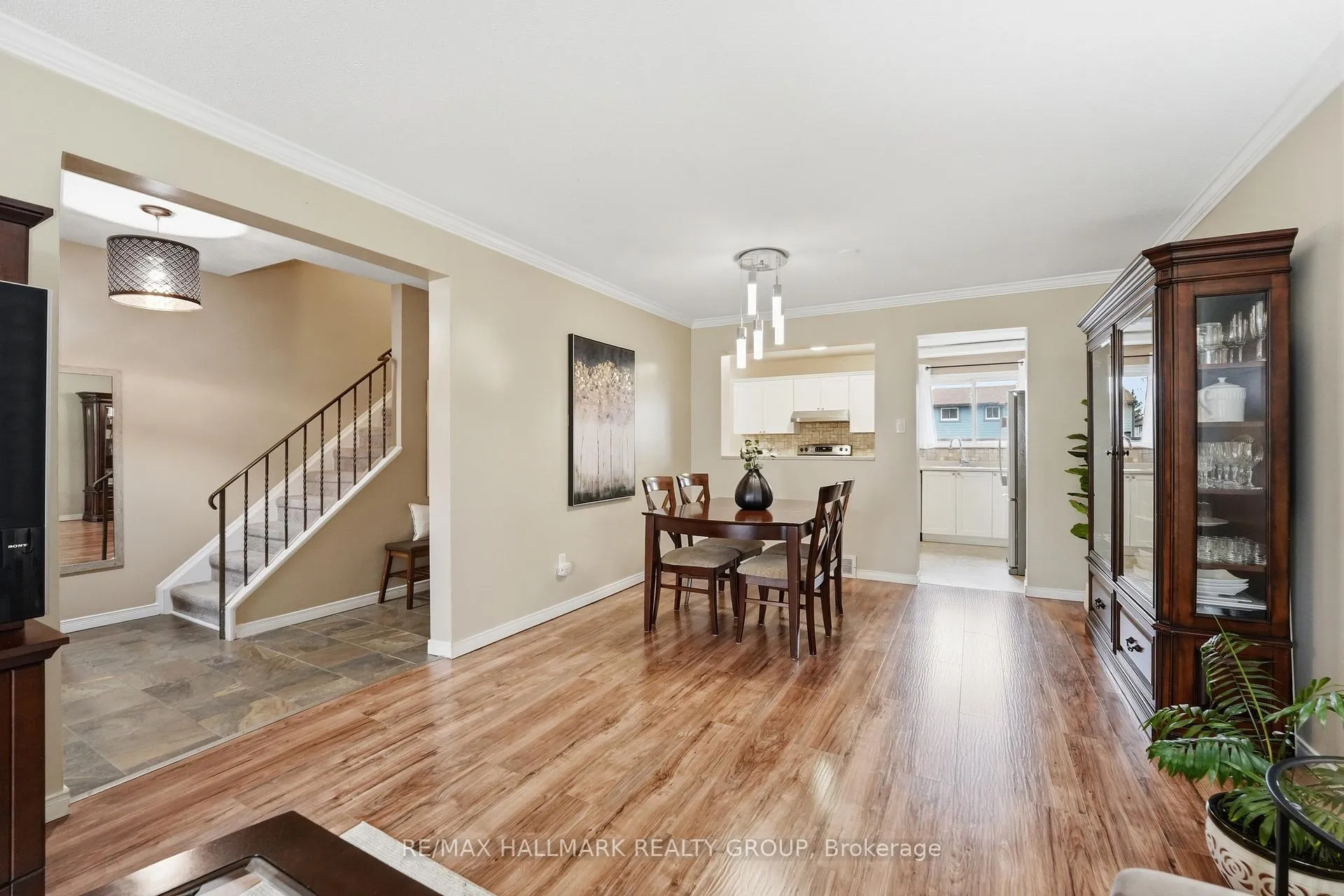 Photo 4 of Unit 59, 2336 Orient Park Drive, Ottawa, Blackburn Hamlet (South) — HOMEH