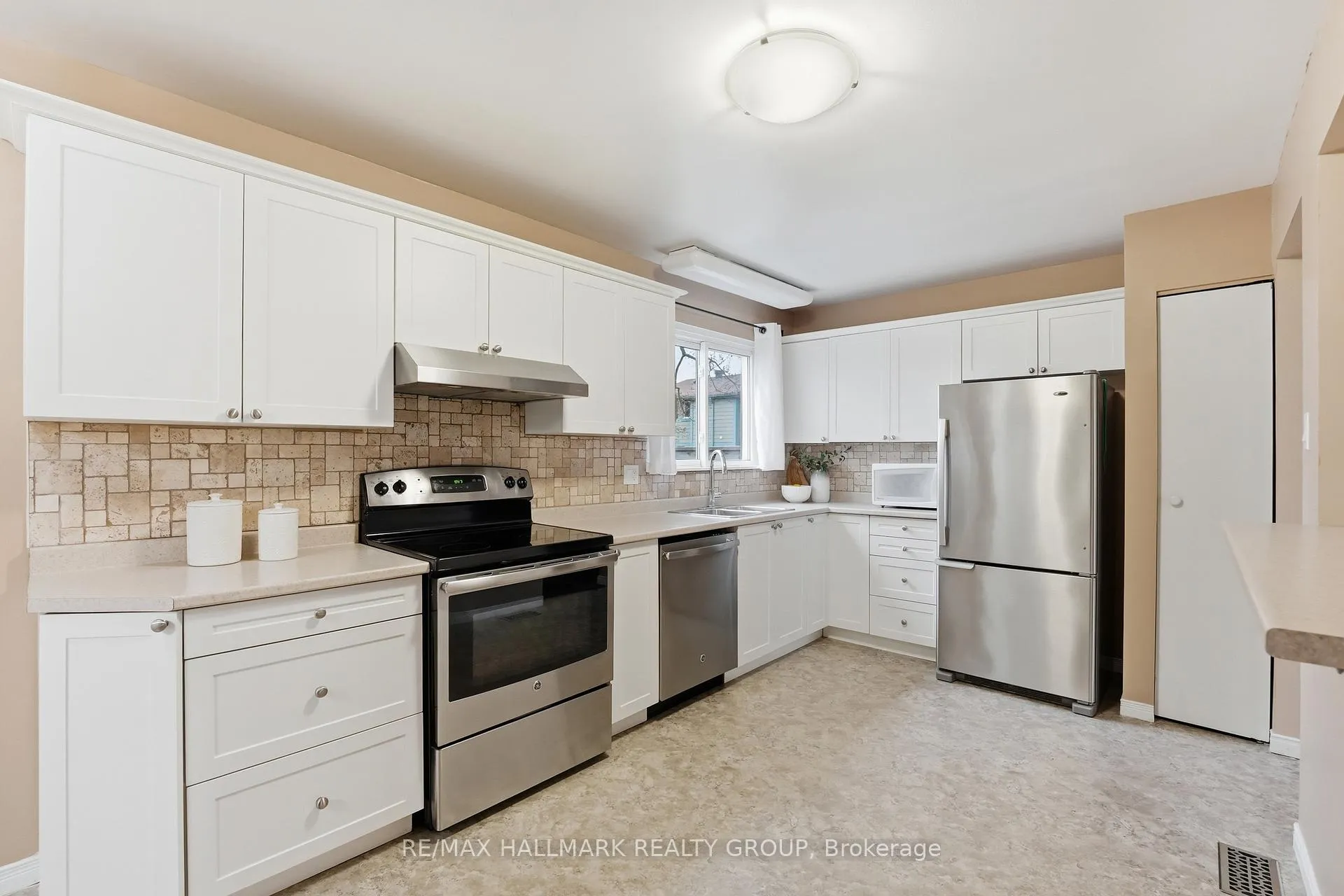 Photo 7 of Unit 59, 2336 Orient Park Drive, Ottawa, Blackburn Hamlet (South) — HOMEH