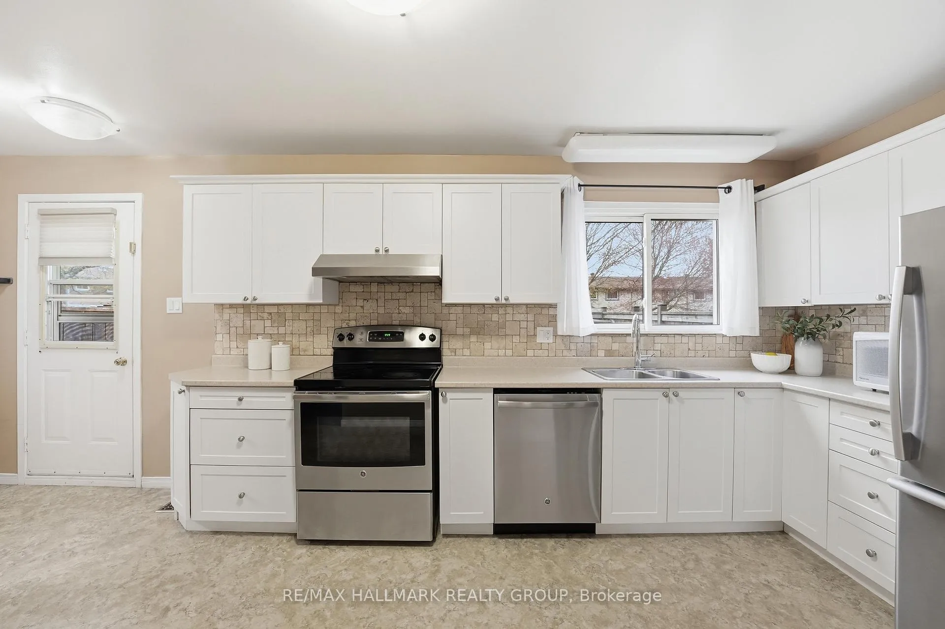 Photo 8 of Unit 59, 2336 Orient Park Drive, Ottawa, Blackburn Hamlet (South) — HOMEH