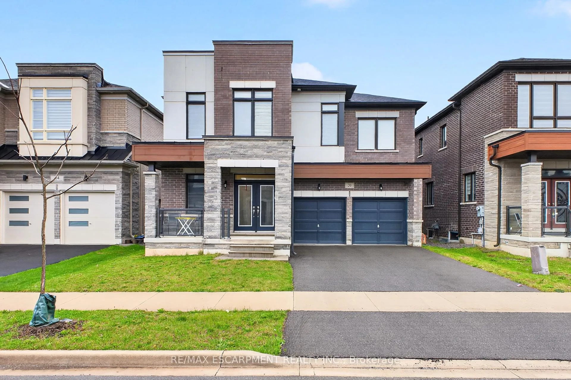 Photo 4 of 20 Zimmerman Gardens, Hamilton, Waterdown — HOMEH