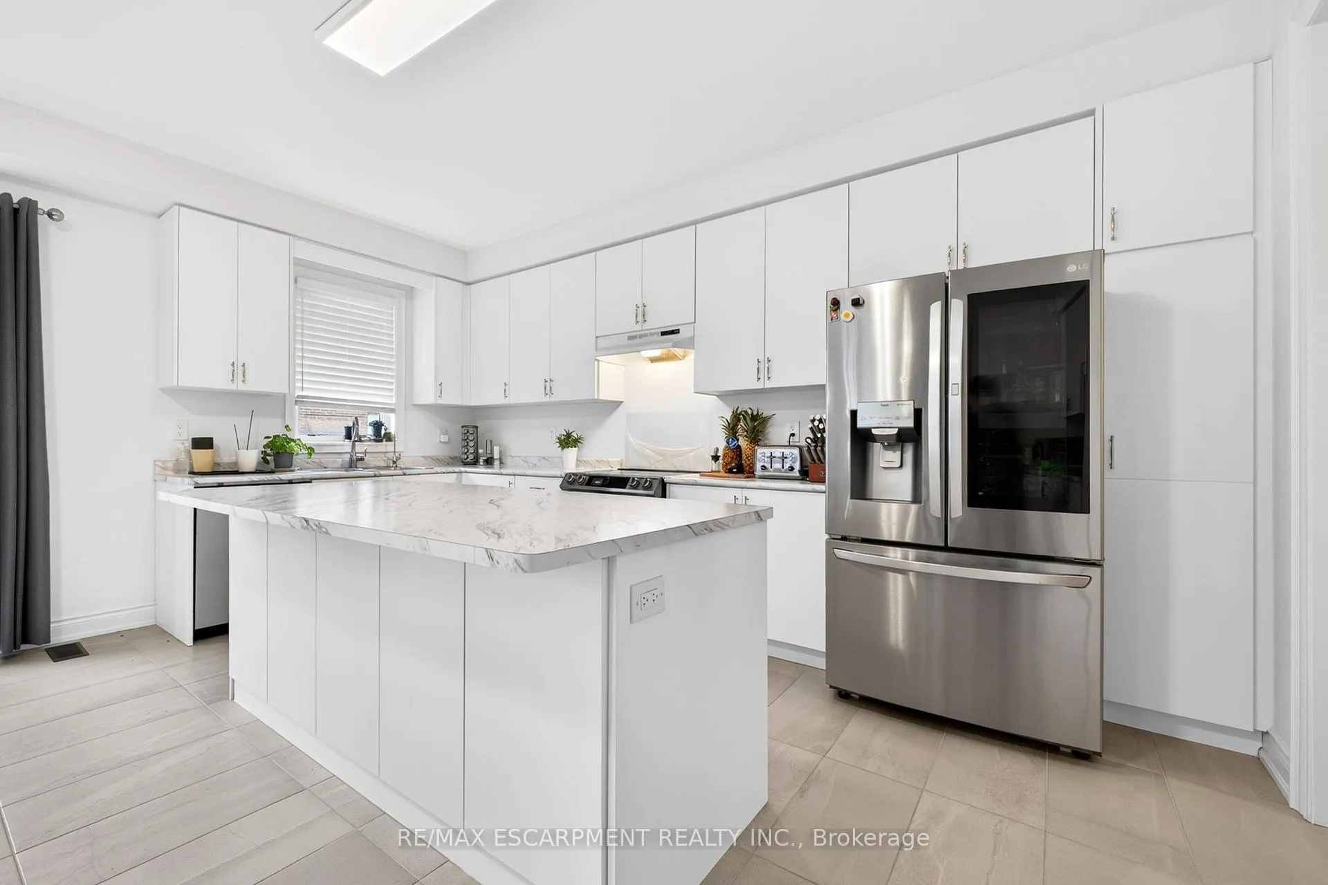 Photo 20 of 20 Zimmerman Gardens, Hamilton, Waterdown — HOMEH