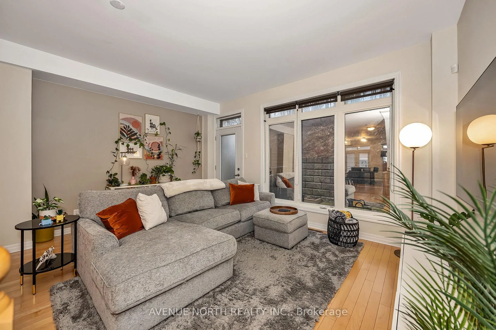 Photo 5 of 120 Lionel Private, Ottawa, Springridge/East Village — HOMEH