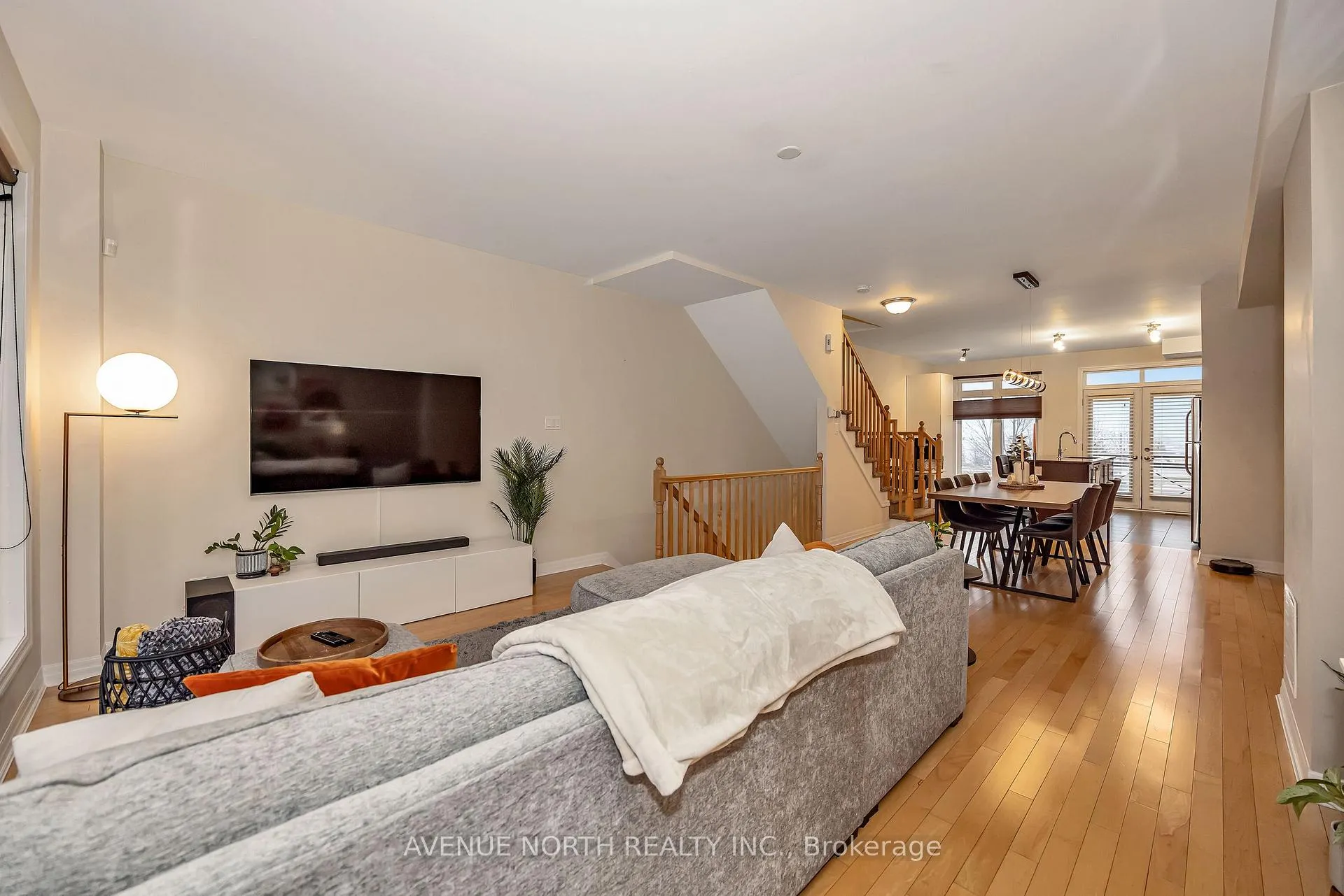 Photo 8 of 120 Lionel Private, Ottawa, Springridge/East Village — HOMEH