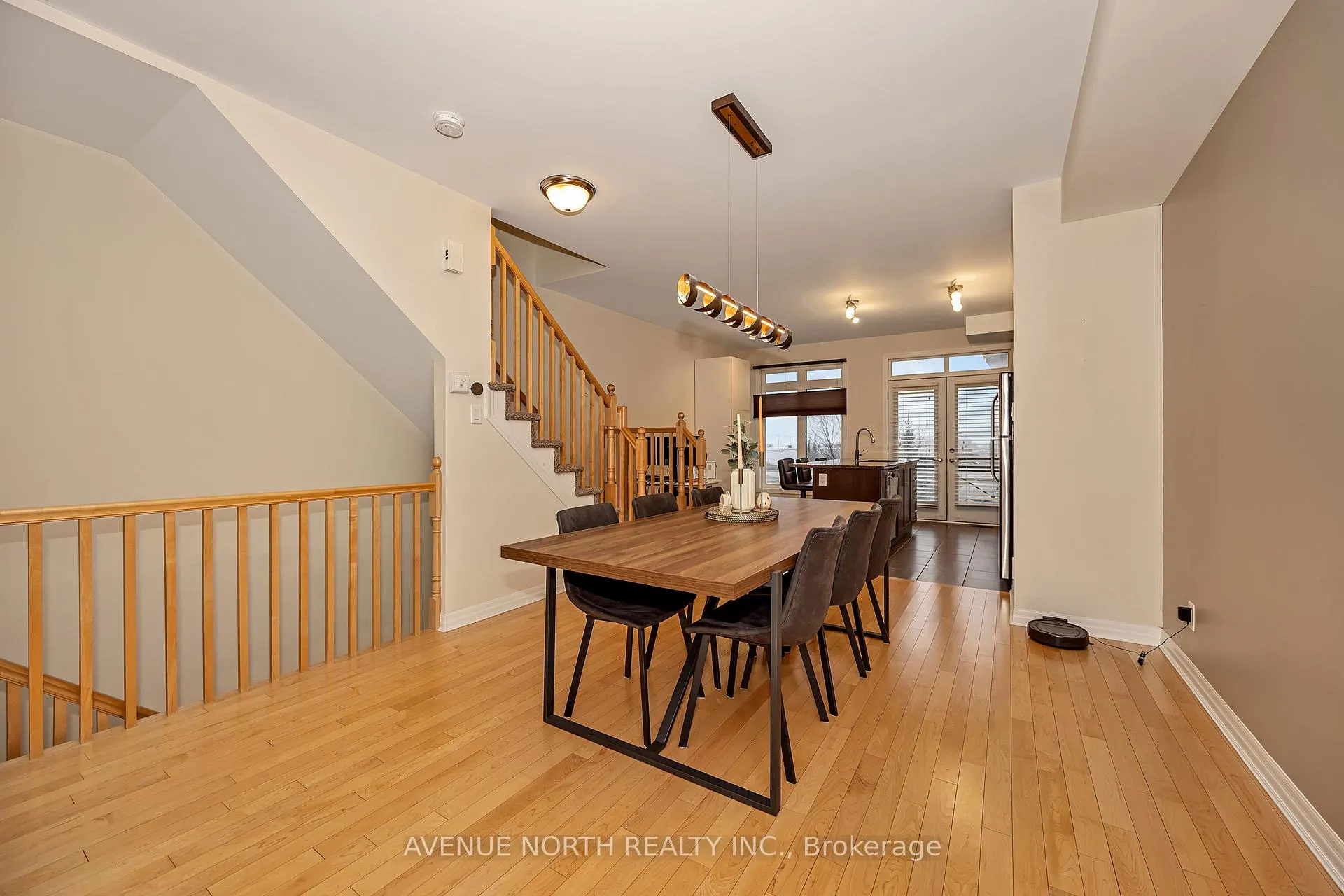 Photo 9 of 120 Lionel Private, Ottawa, Springridge/East Village — HOMEH