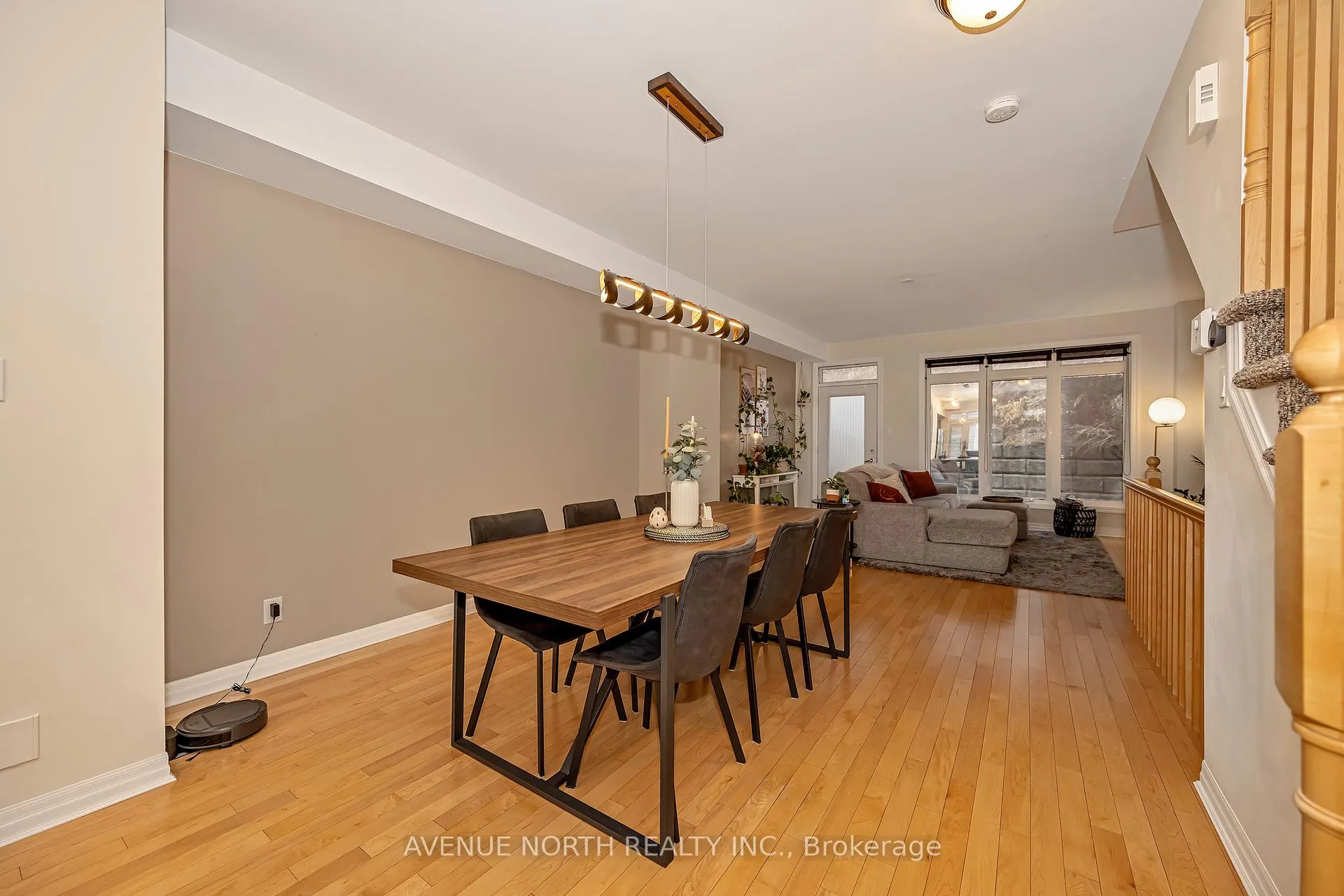 Photo 11 of 120 Lionel Private, Ottawa, Springridge/East Village — HOMEH