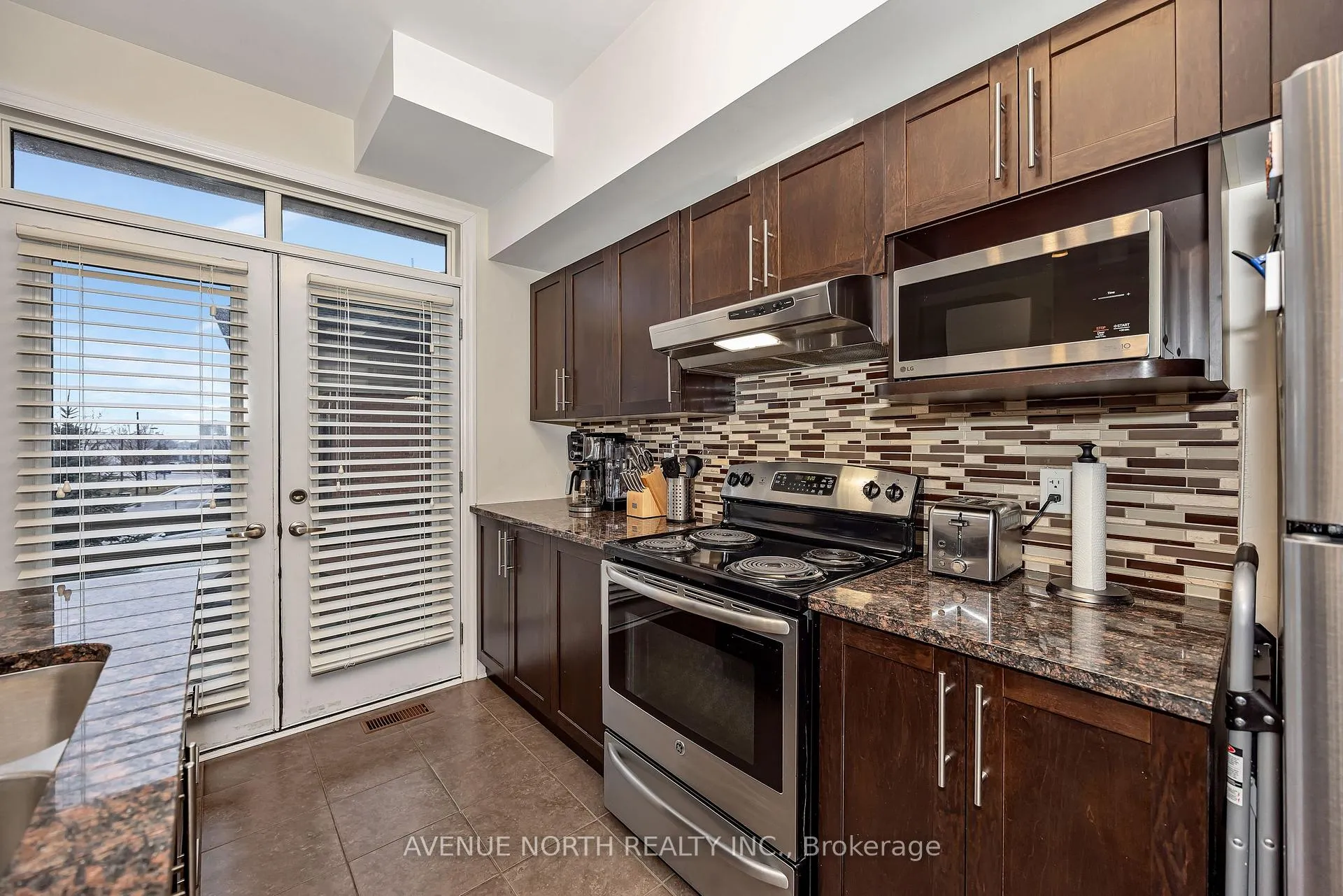 Photo 14 of 120 Lionel Private, Ottawa, Springridge/East Village — HOMEH