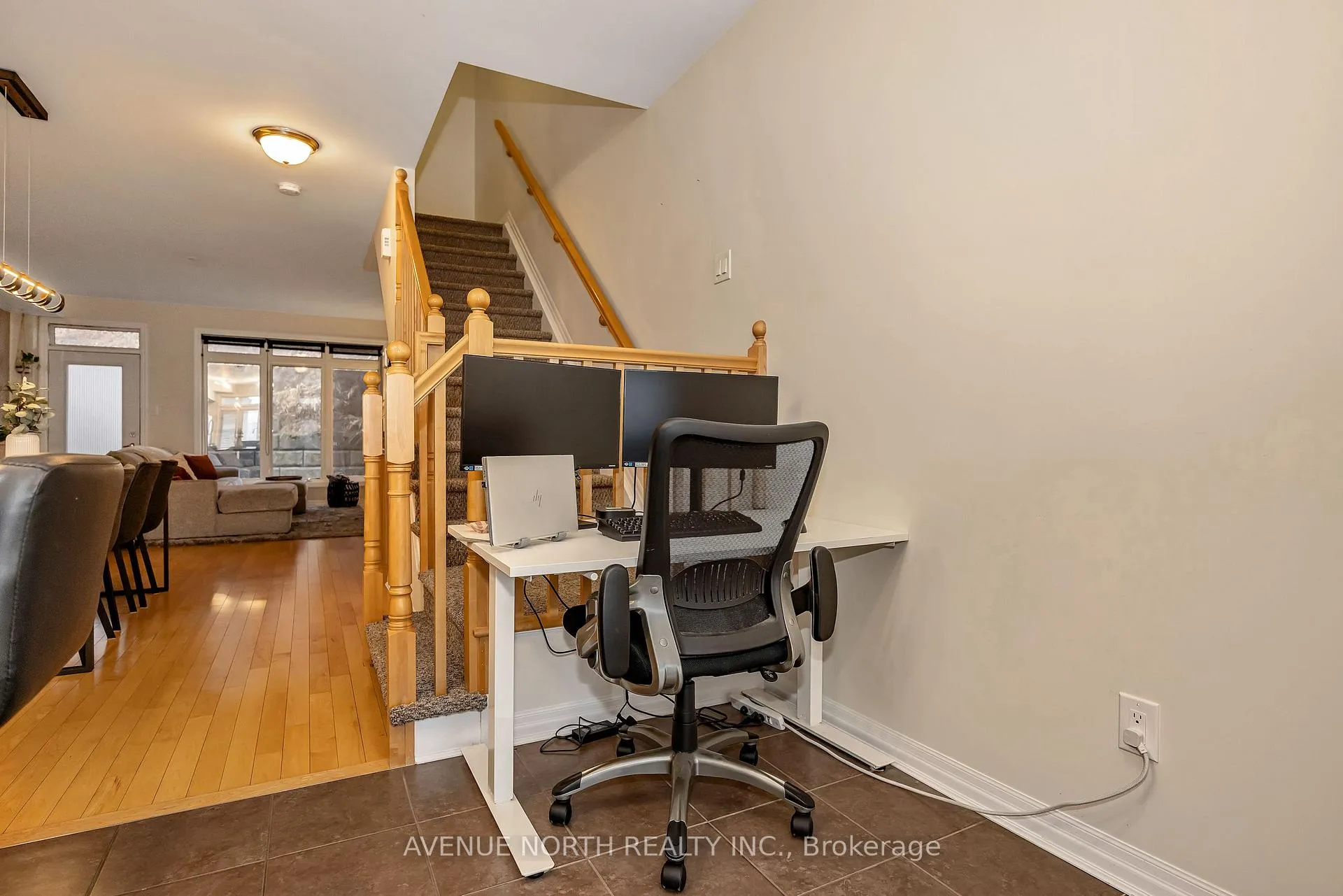 Photo 18 of 120 Lionel Private, Ottawa, Springridge/East Village — HOMEH