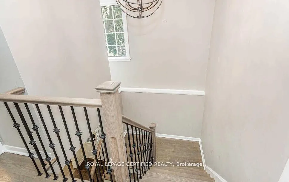 Photo 13 of 1466 Seagram Avenue, Oakville, Southwest — HOMEH