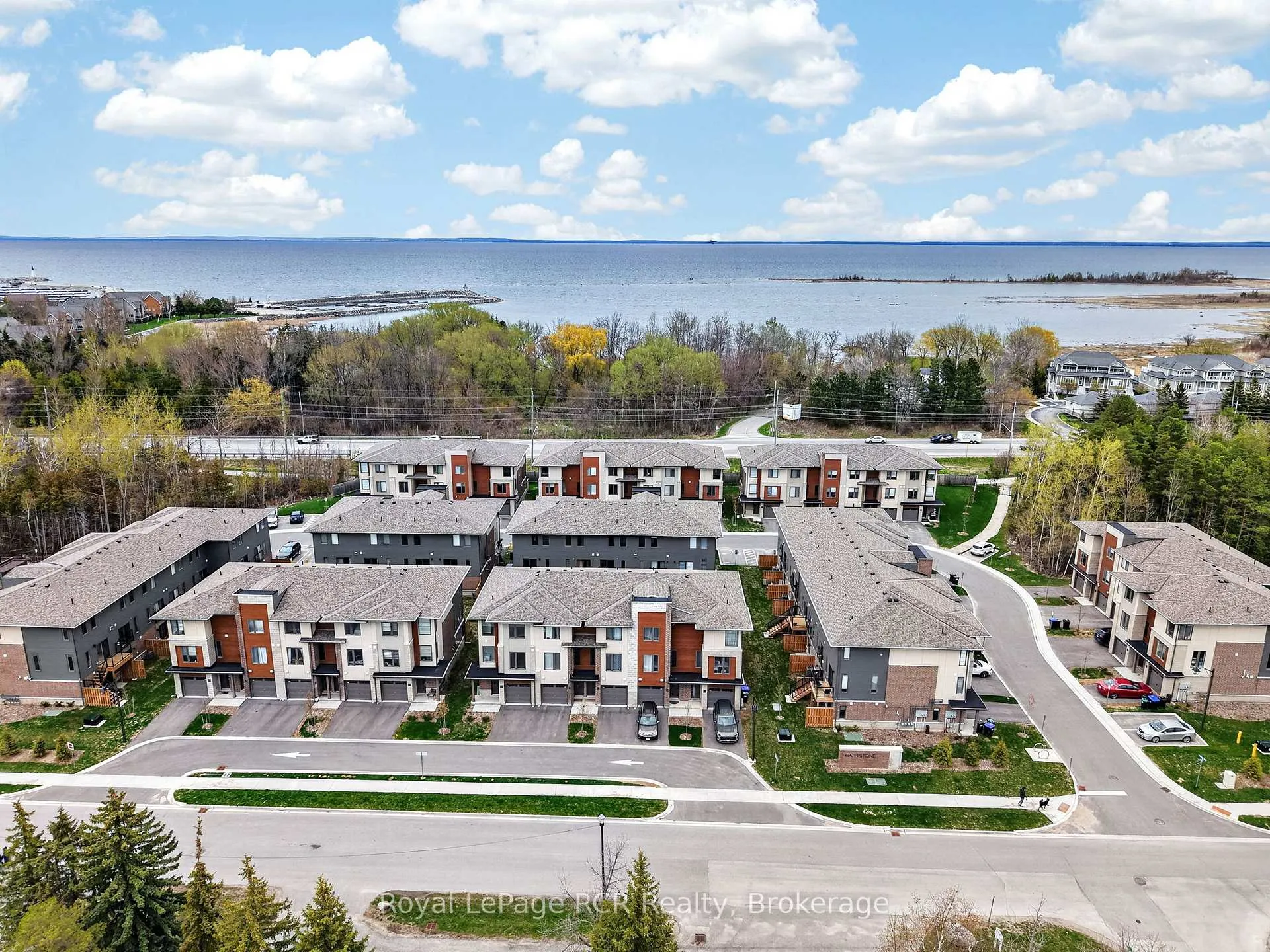 Photo 3 of 45 Winters Crescent, Collingwood — HOMEH