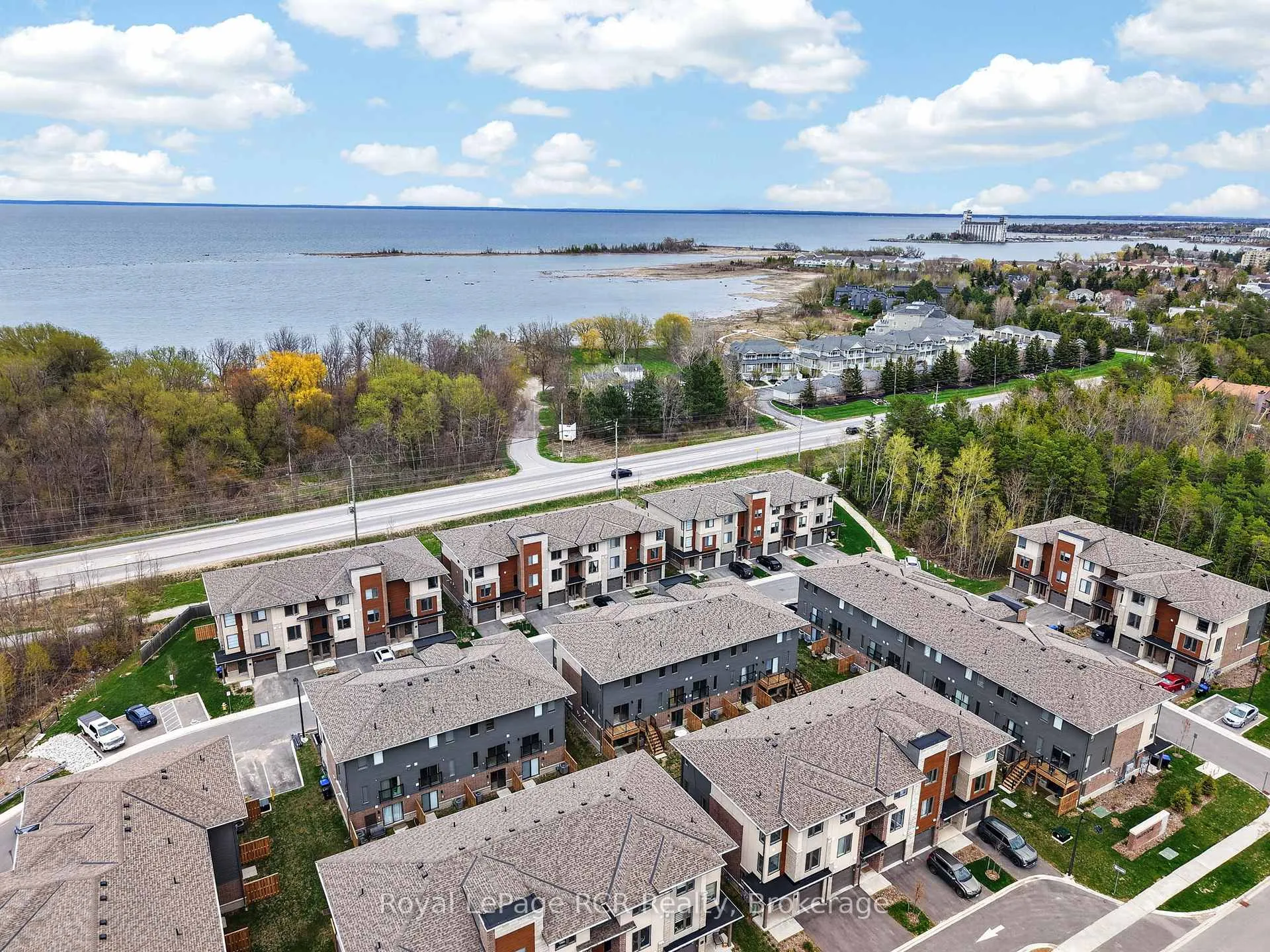 Photo 4 of 45 Winters Crescent, Collingwood — HOMEH