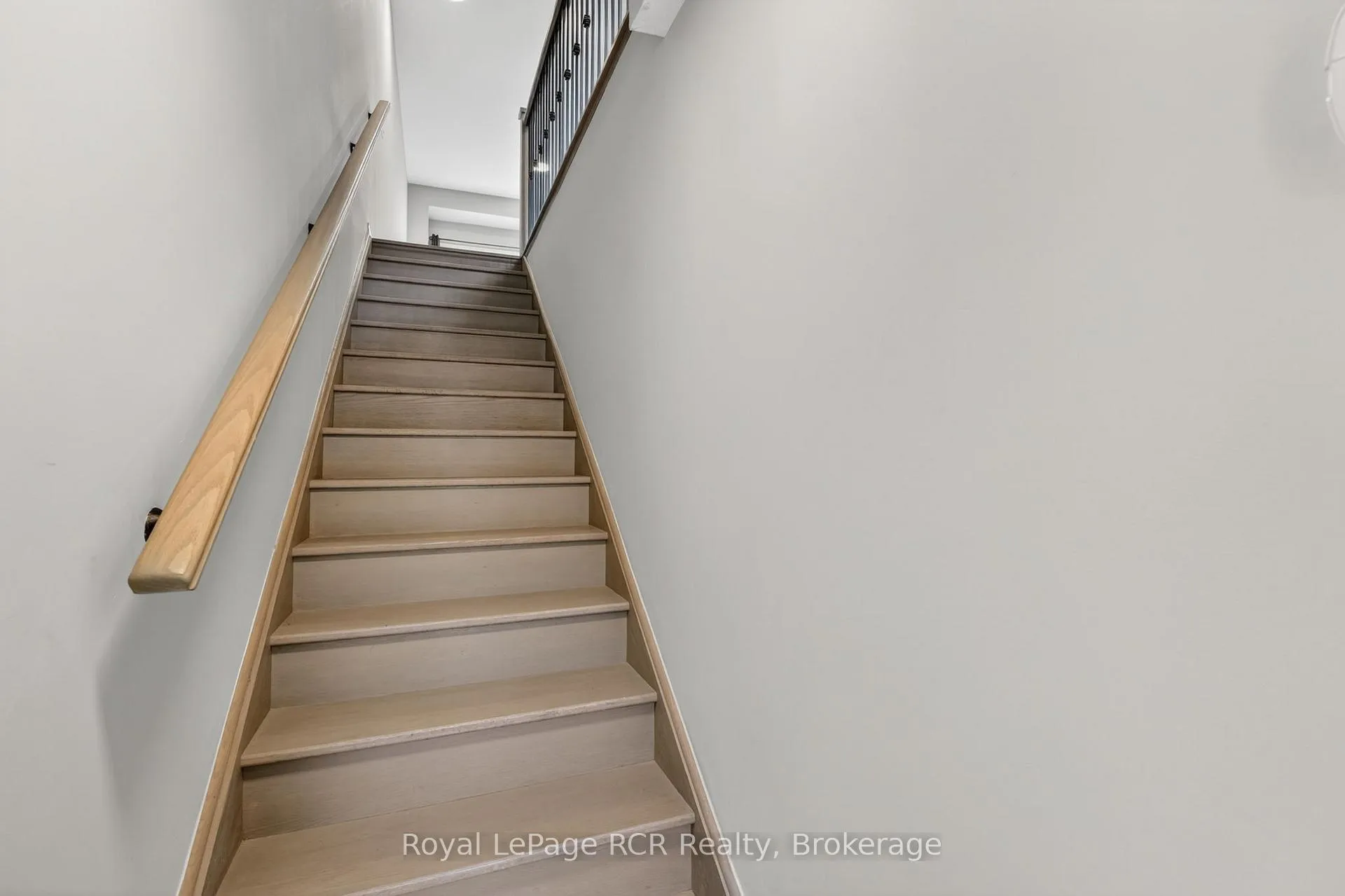 Photo 5 of 45 Winters Crescent, Collingwood — HOMEH