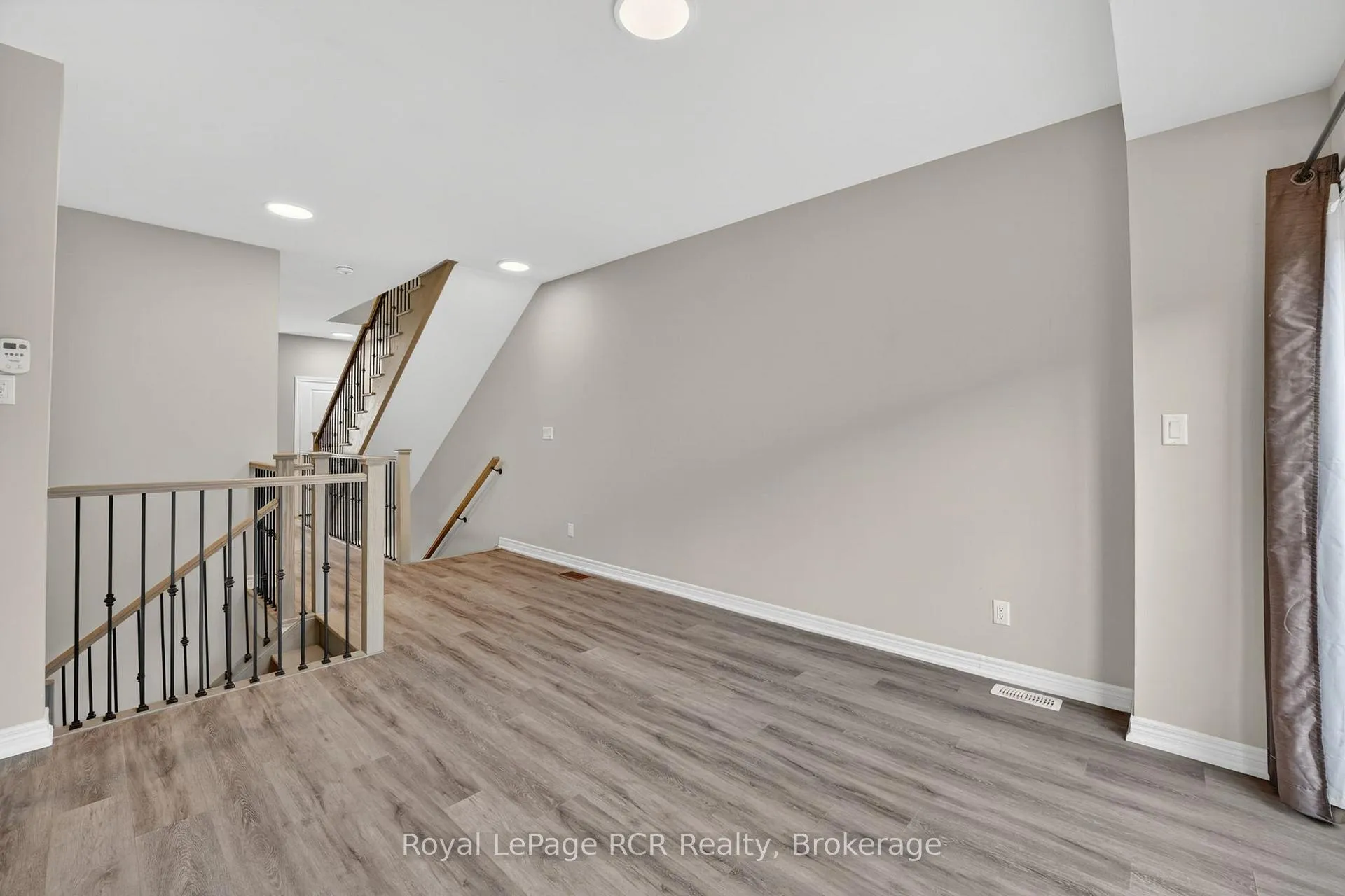 Photo 7 of 45 Winters Crescent, Collingwood — HOMEH