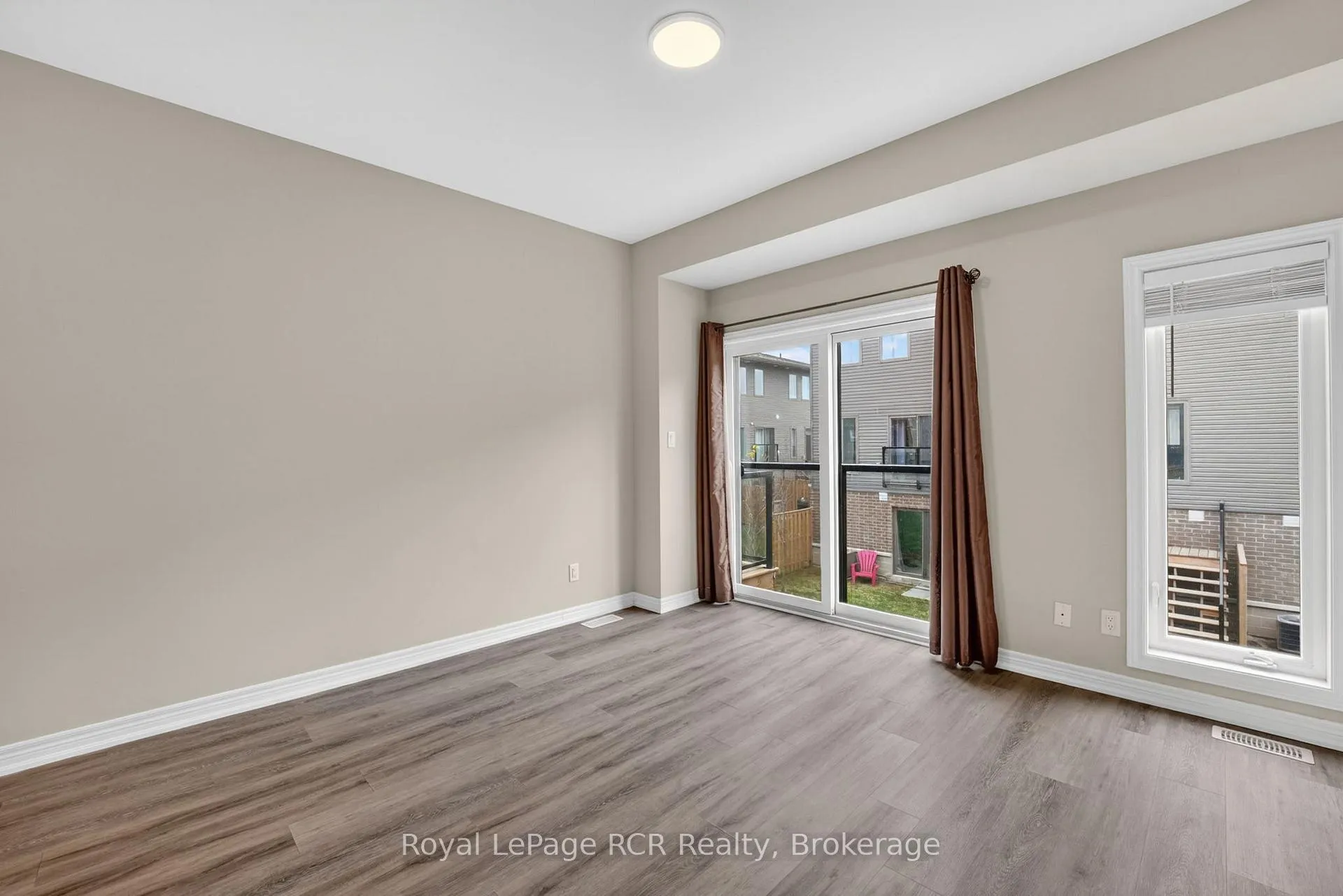 Photo 12 of 45 Winters Crescent, Collingwood — HOMEH
