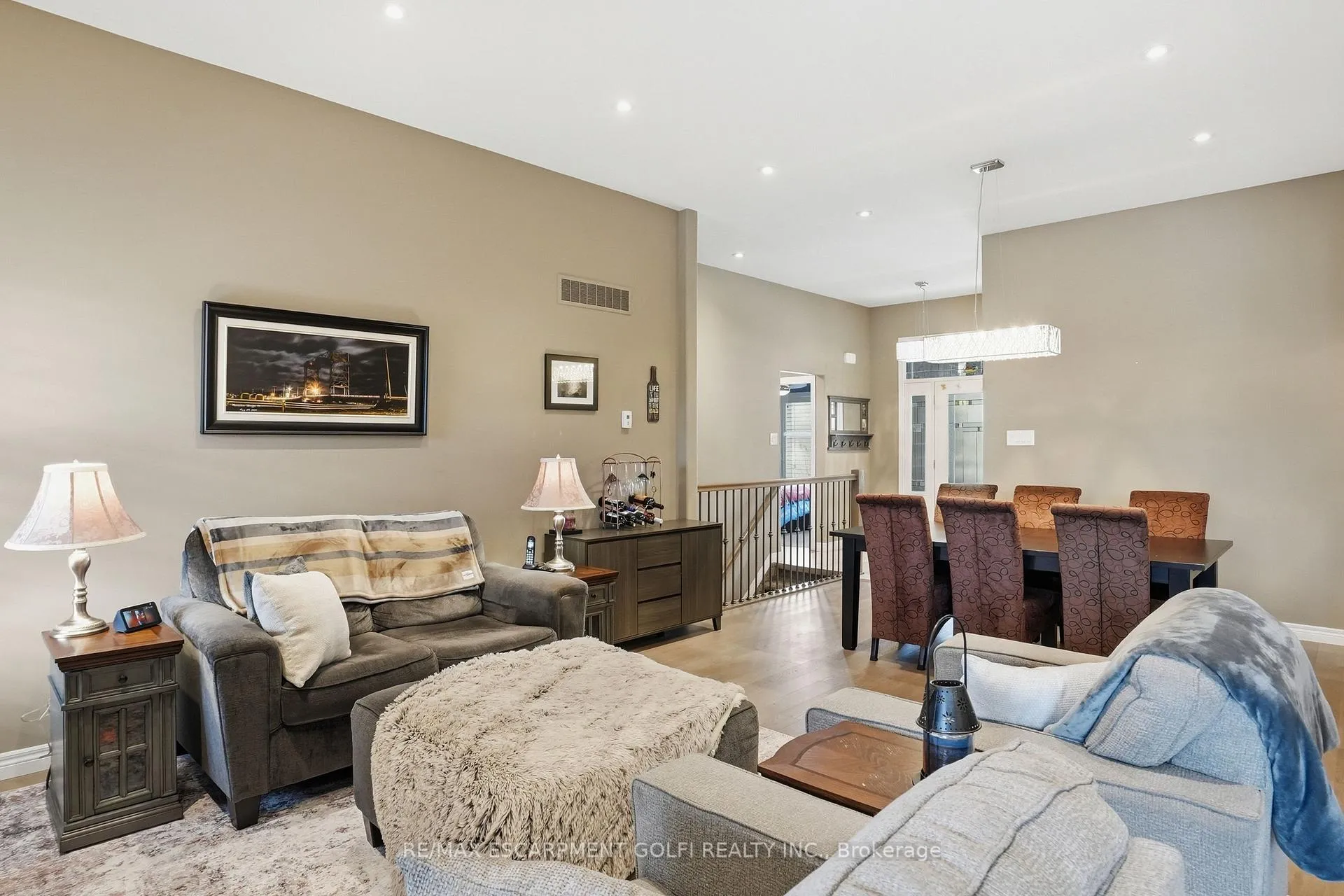 Photo 11 of 35 Patten Drive, Brant, South Dumfries — HOMEH