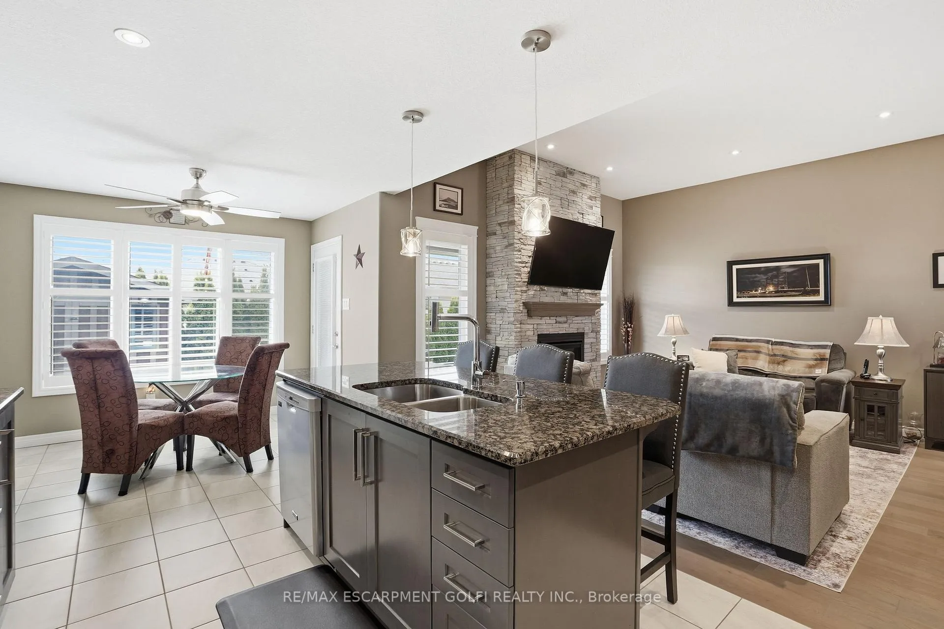 Photo 17 of 35 Patten Drive, Brant, South Dumfries — HOMEH
