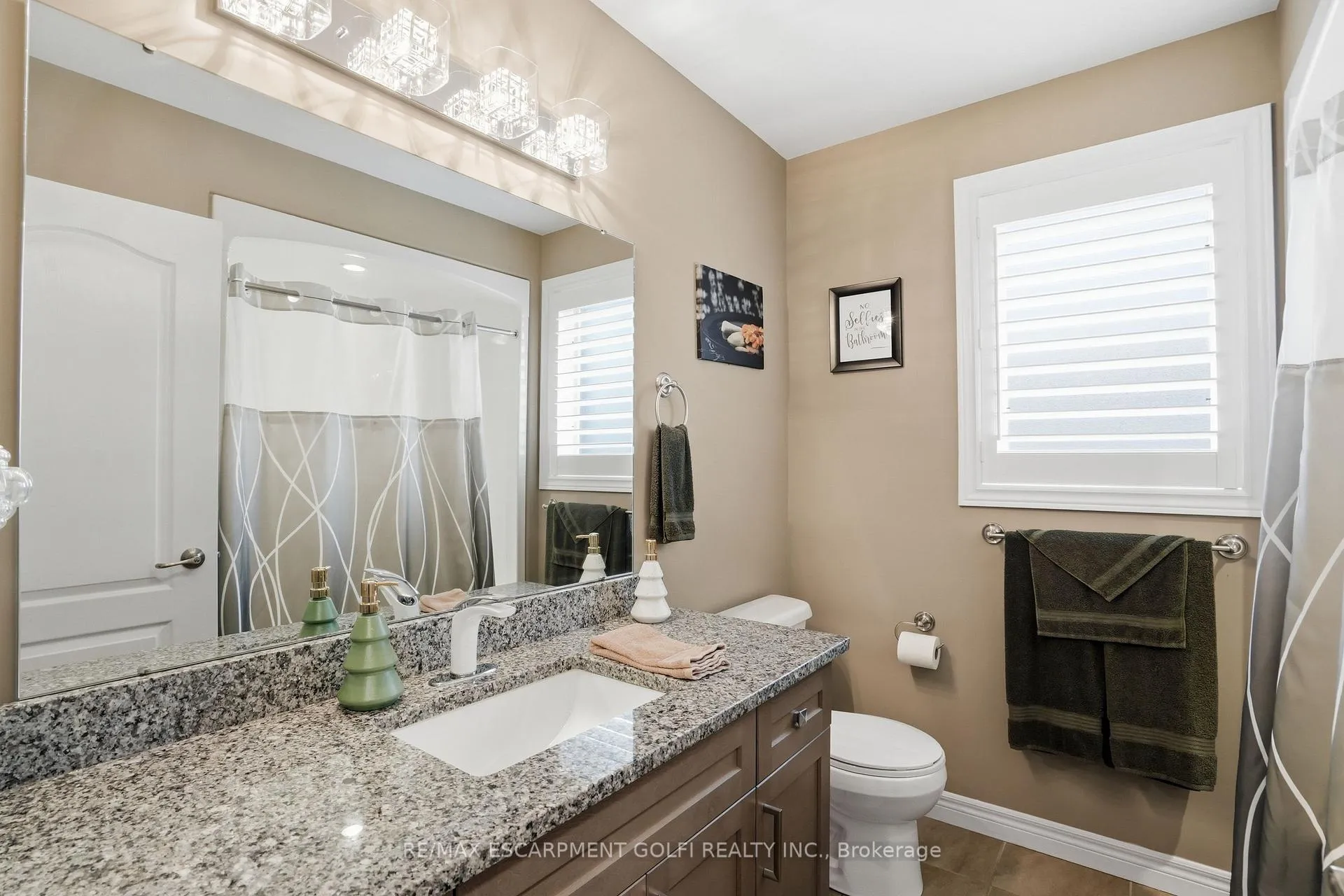 Photo 23 of 35 Patten Drive, Brant, South Dumfries — HOMEH