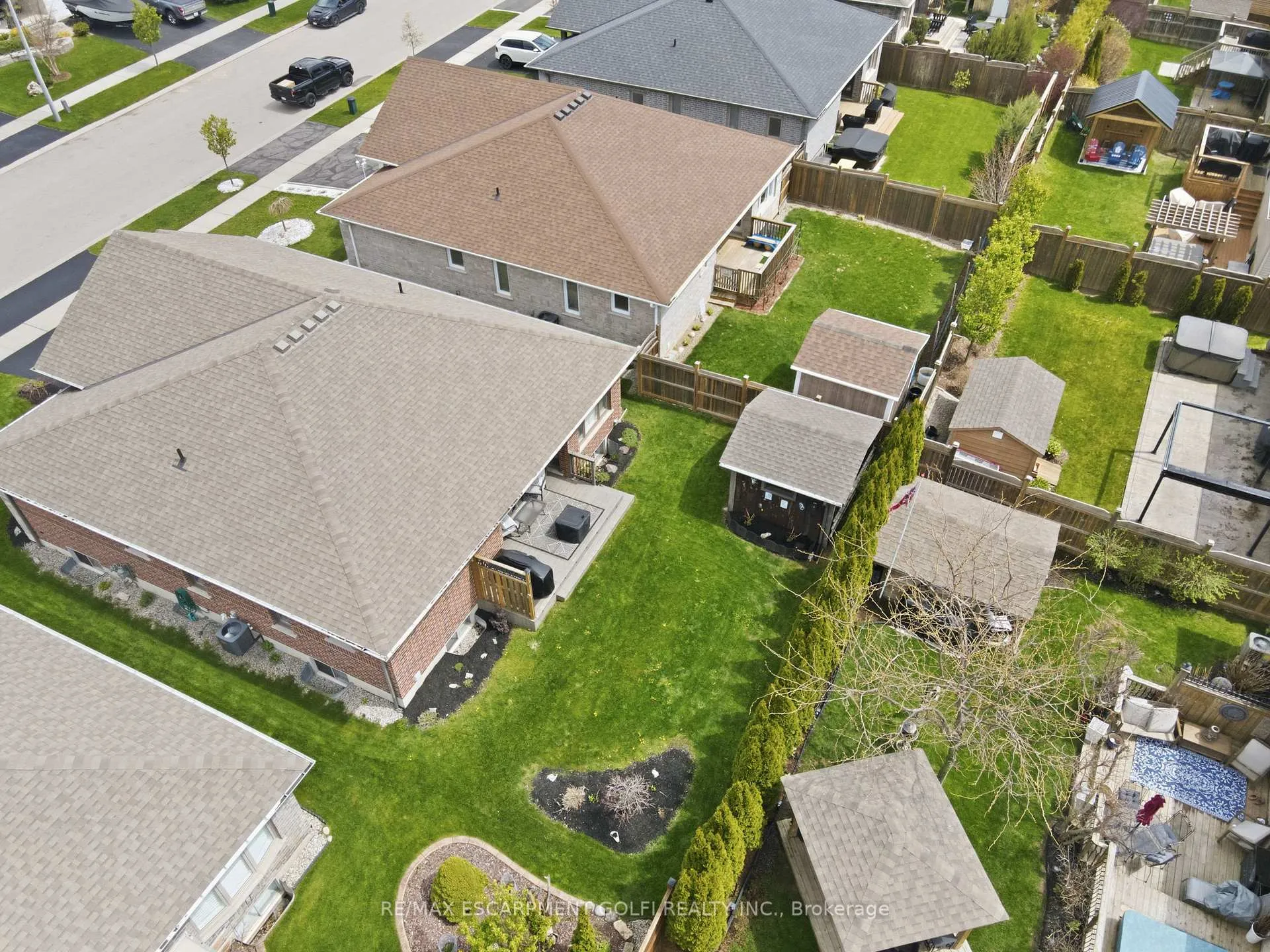 Photo 38 of 35 Patten Drive, Brant, South Dumfries — HOMEH