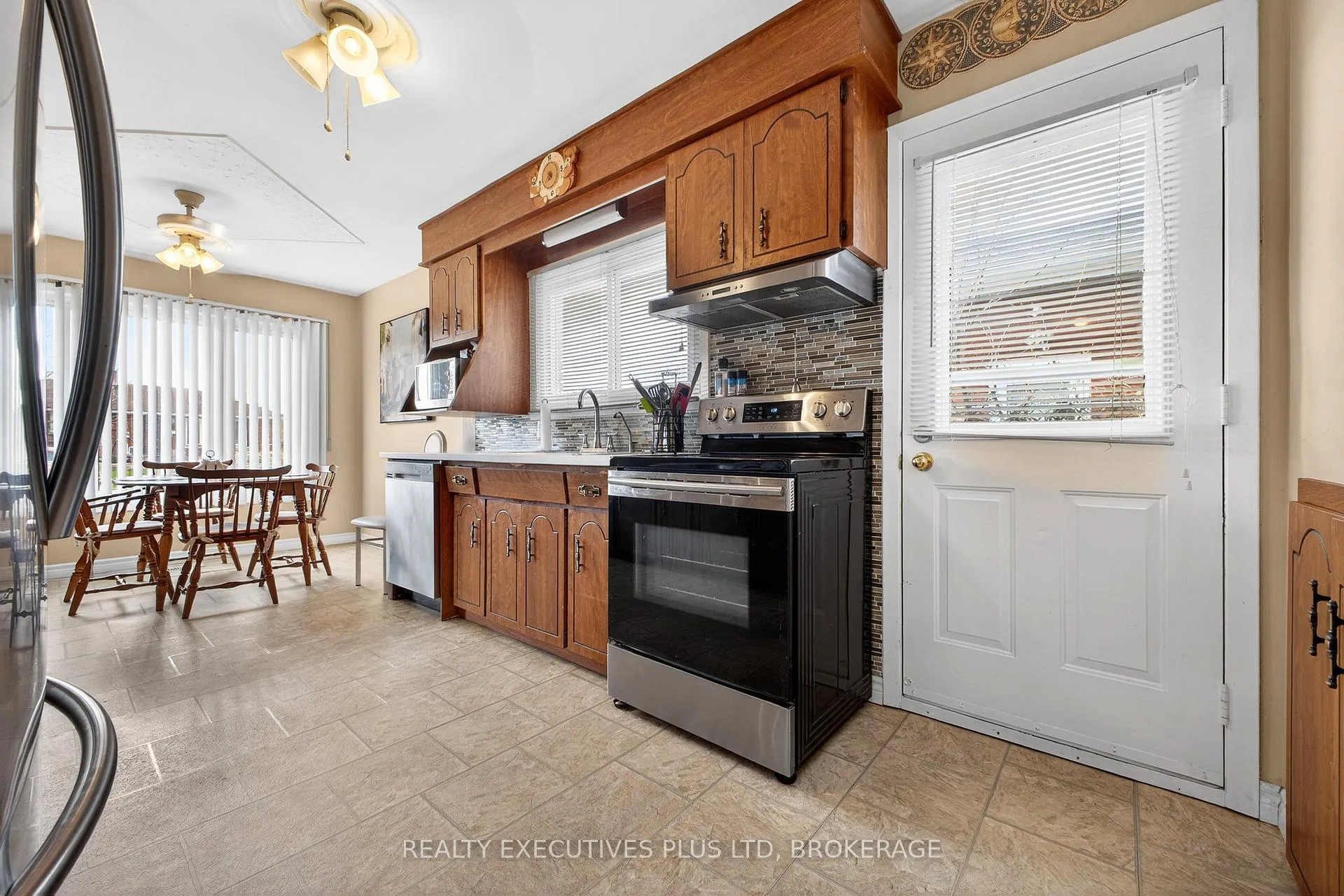 Photo 17 of 6465 Wendy Drive, Niagara Falls, Oldfield — HOMEH