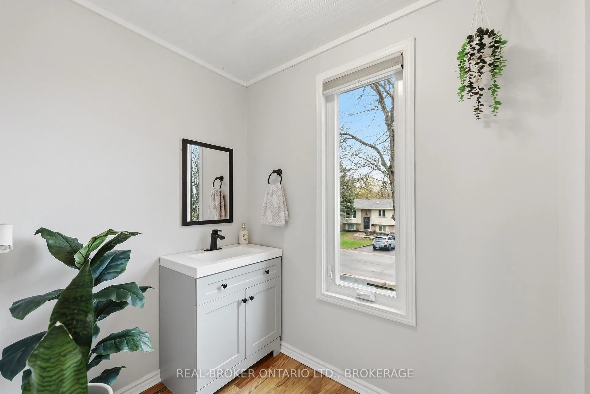 Photo 19 of 55 Limeridge Drive, Kingston, Kingston East (Incl Barret Crt) — HOMEH