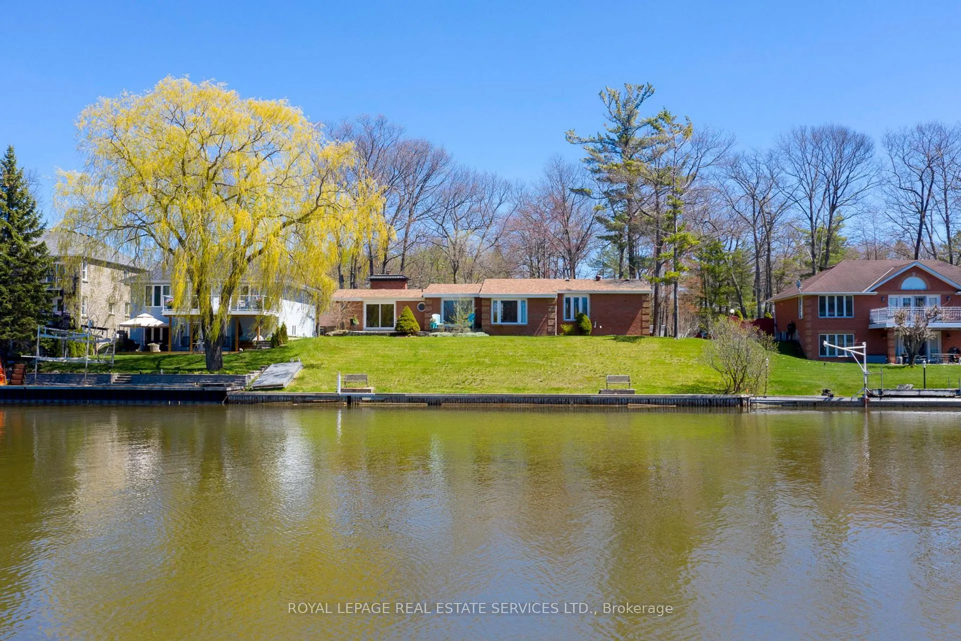 Photo 3 of 90 Edgewater Road, Wasaga Beach — HOMEH
