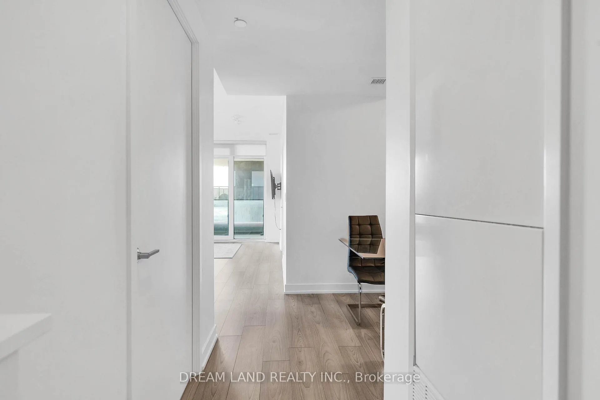 Photo 10 of Unit 621, 8 Tippett Road, North York, Clanton Park — HOMEH