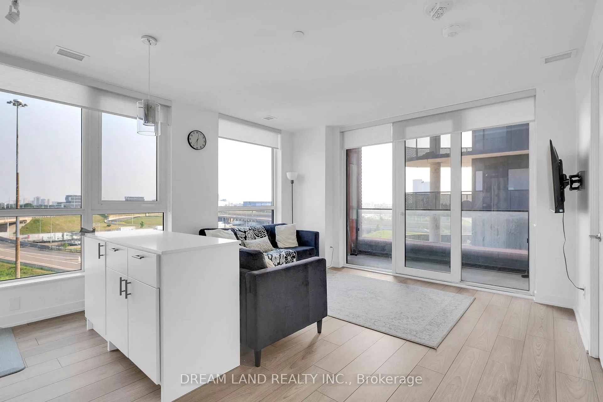Photo 13 of Unit 621, 8 Tippett Road, North York, Clanton Park — HOMEH
