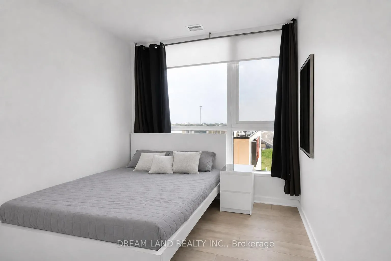 Photo 26 of Unit 621, 8 Tippett Road, North York, Clanton Park — HOMEH
