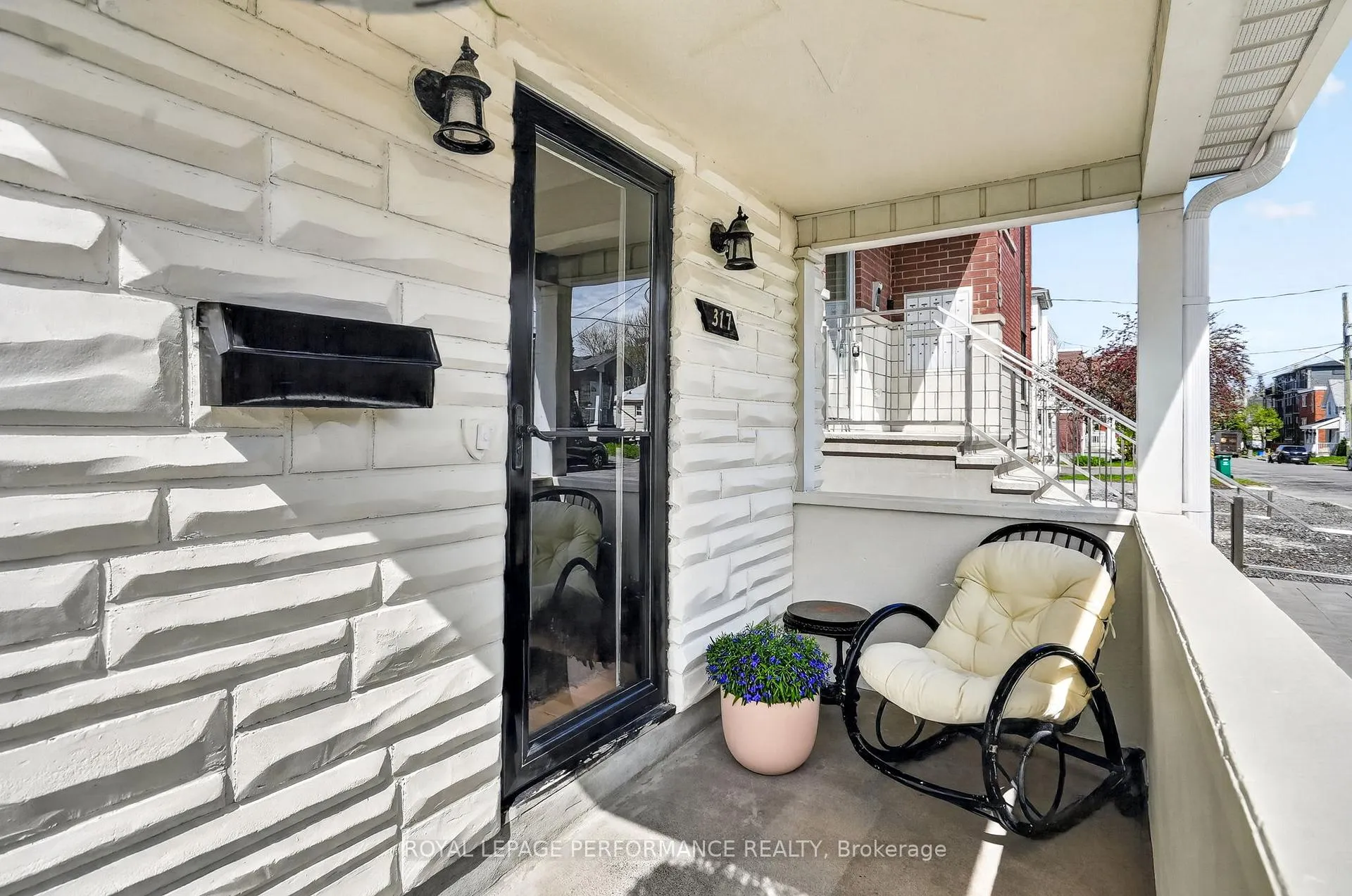 Photo 2 of 317 Shakespeare Street, Ottawa, Vanier — HOMEH