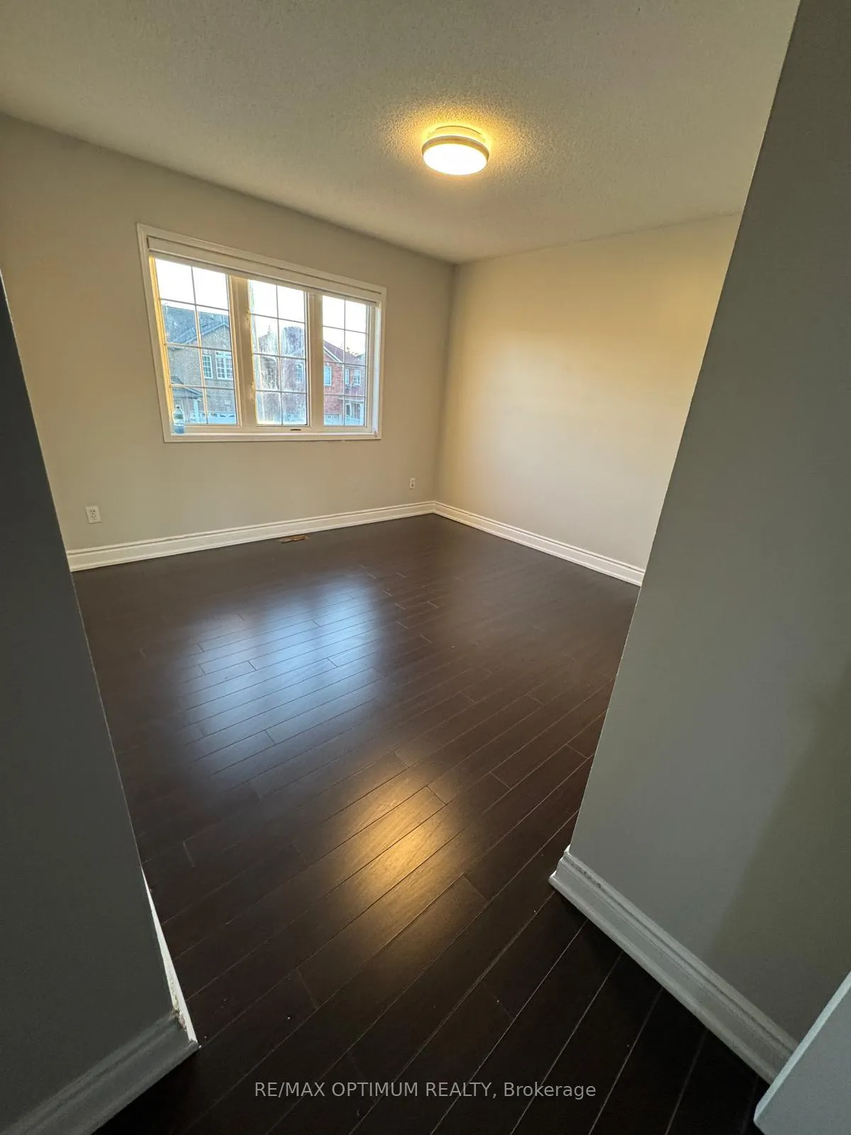 Photo 12 of 23 Four Seasons Circle, Brampton, Fletcher's Meadow — HOMEH
