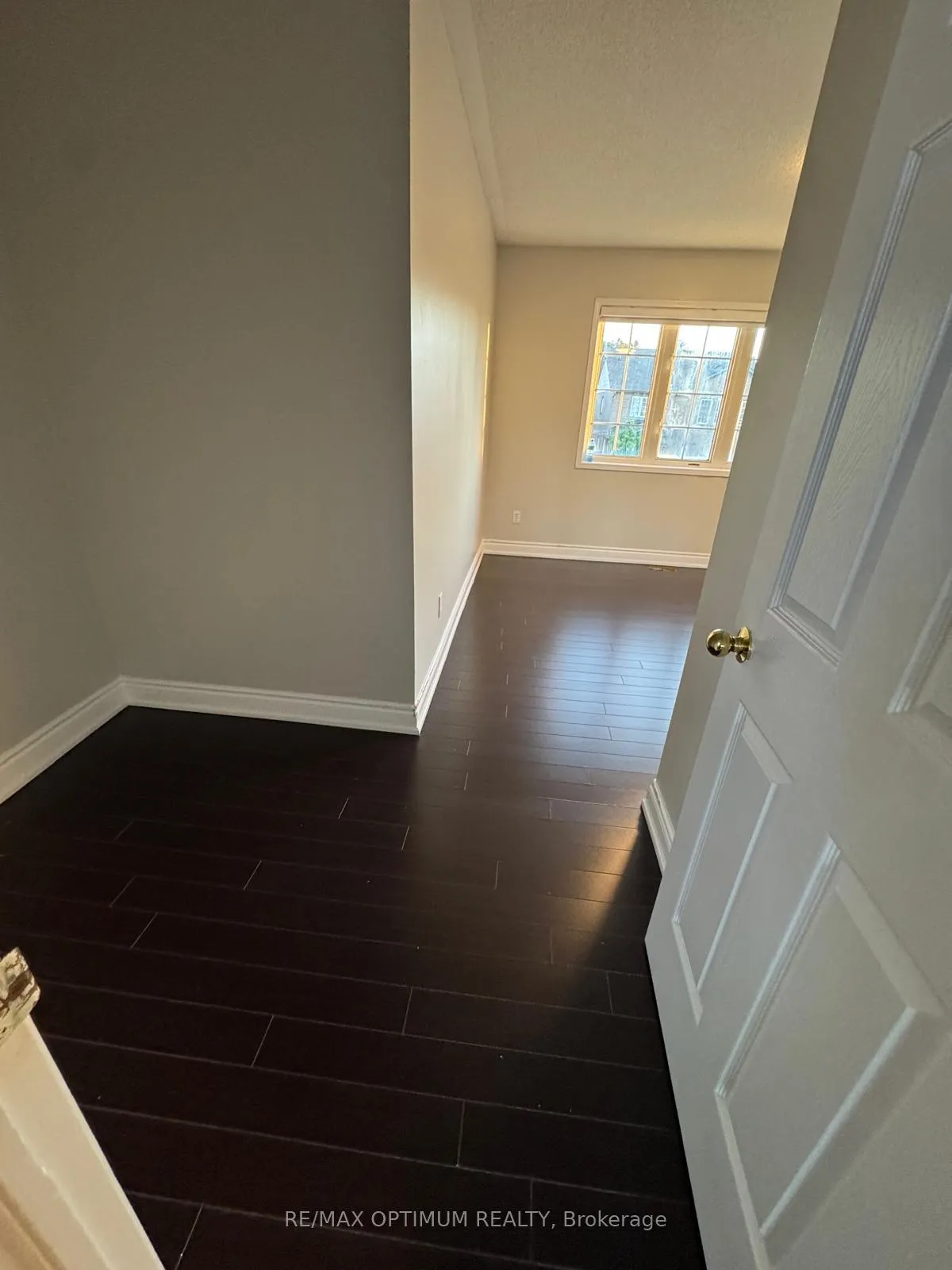 Photo 13 of 23 Four Seasons Circle, Brampton, Fletcher's Meadow — HOMEH
