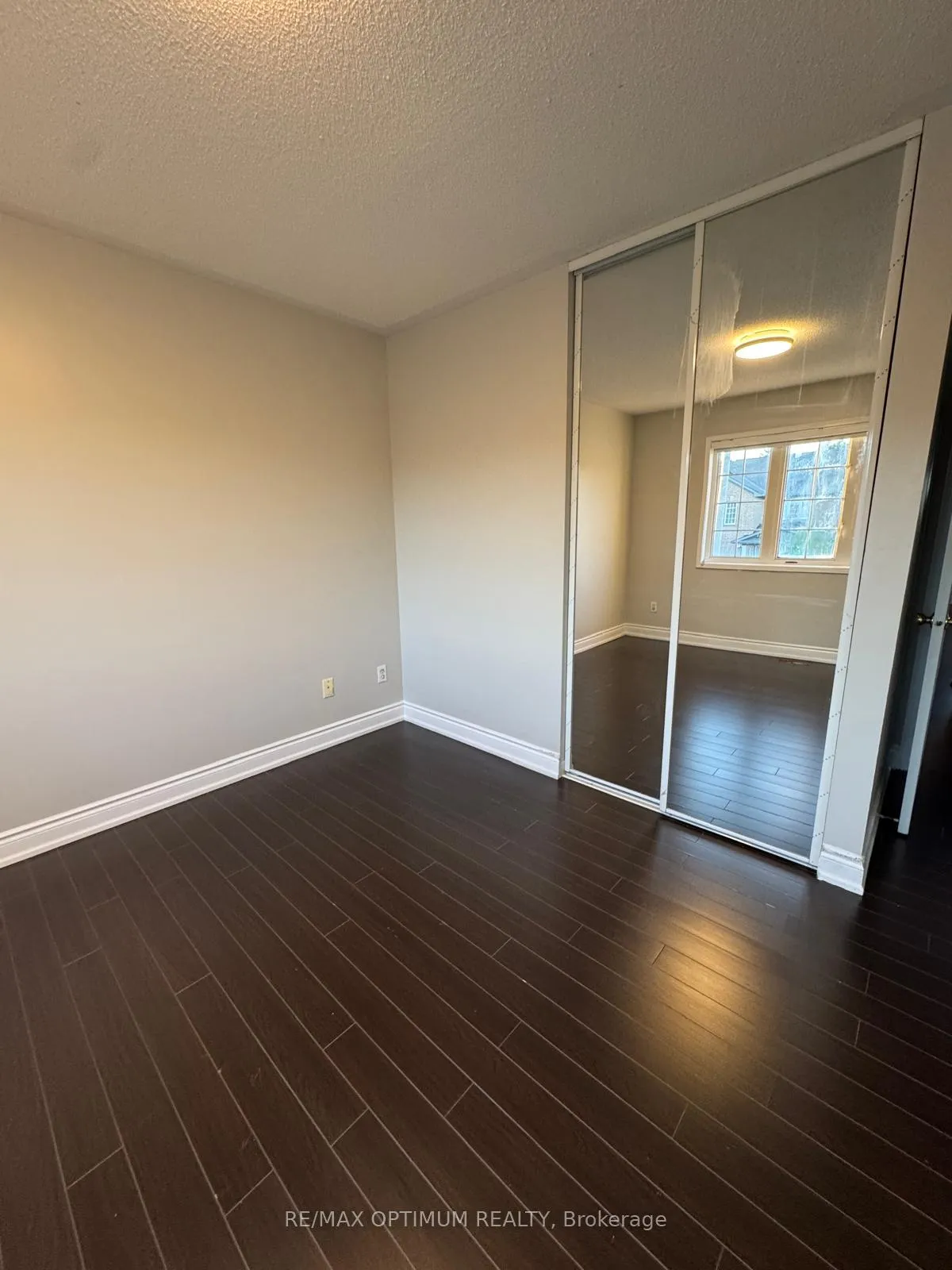 Photo 15 of 23 Four Seasons Circle, Brampton, Fletcher's Meadow — HOMEH