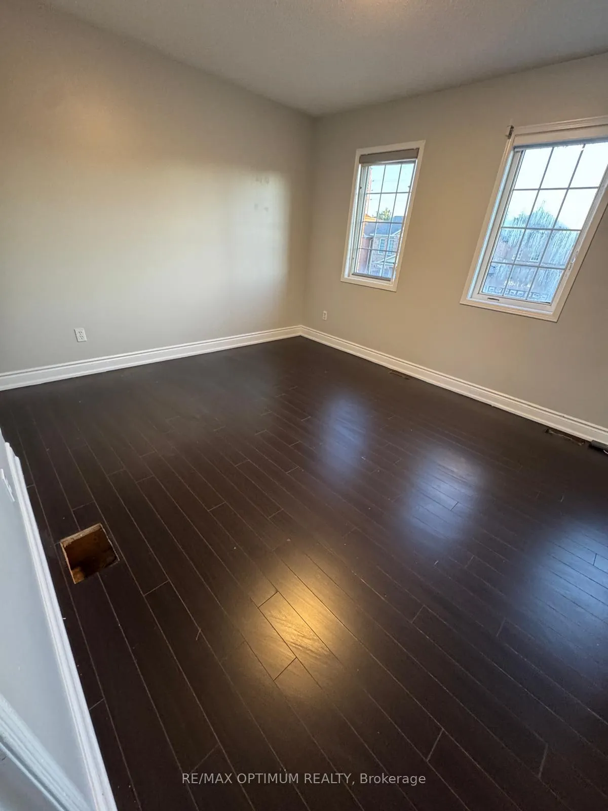 Photo 16 of 23 Four Seasons Circle, Brampton, Fletcher's Meadow — HOMEH