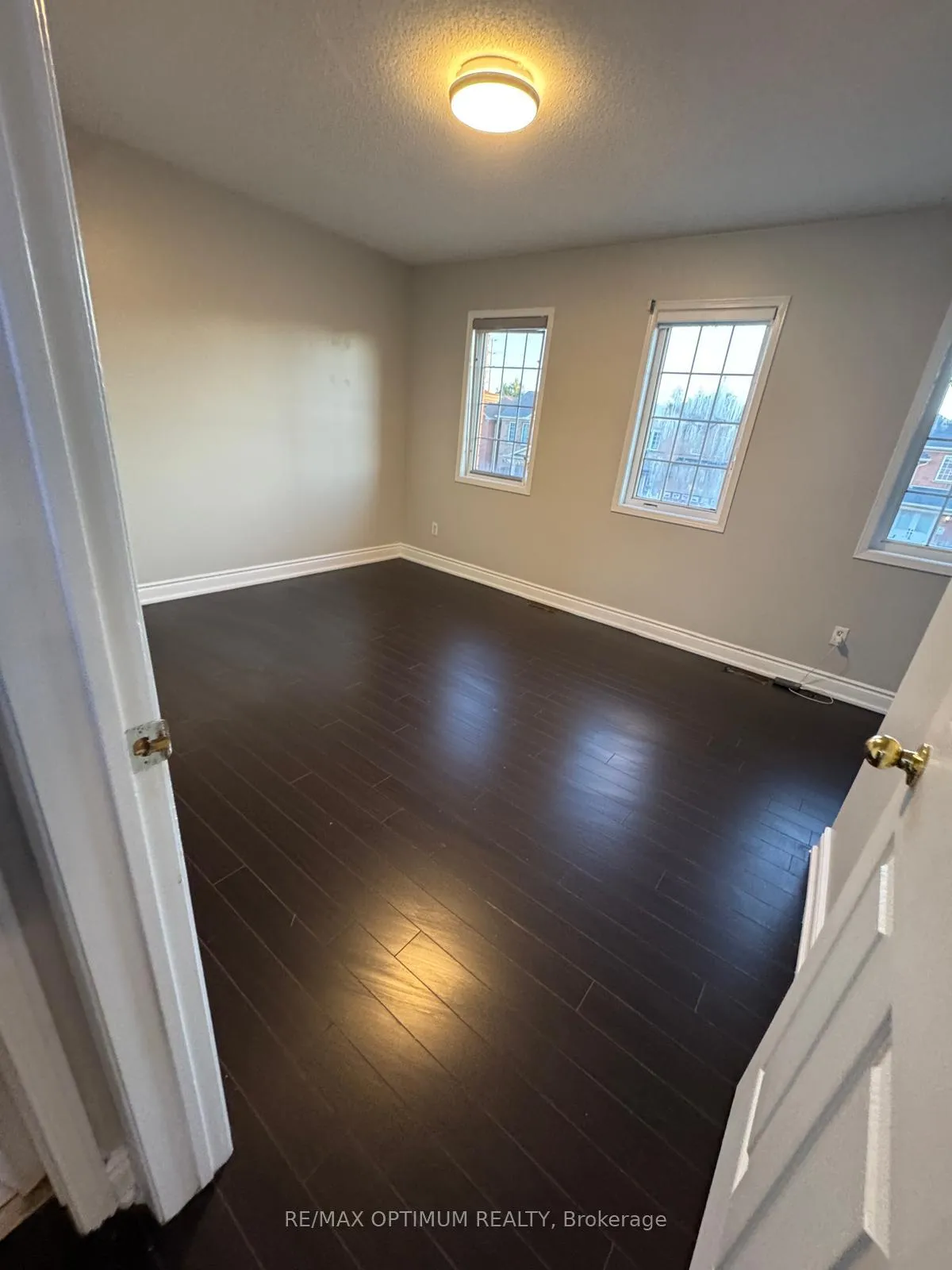 Photo 17 of 23 Four Seasons Circle, Brampton, Fletcher's Meadow — HOMEH