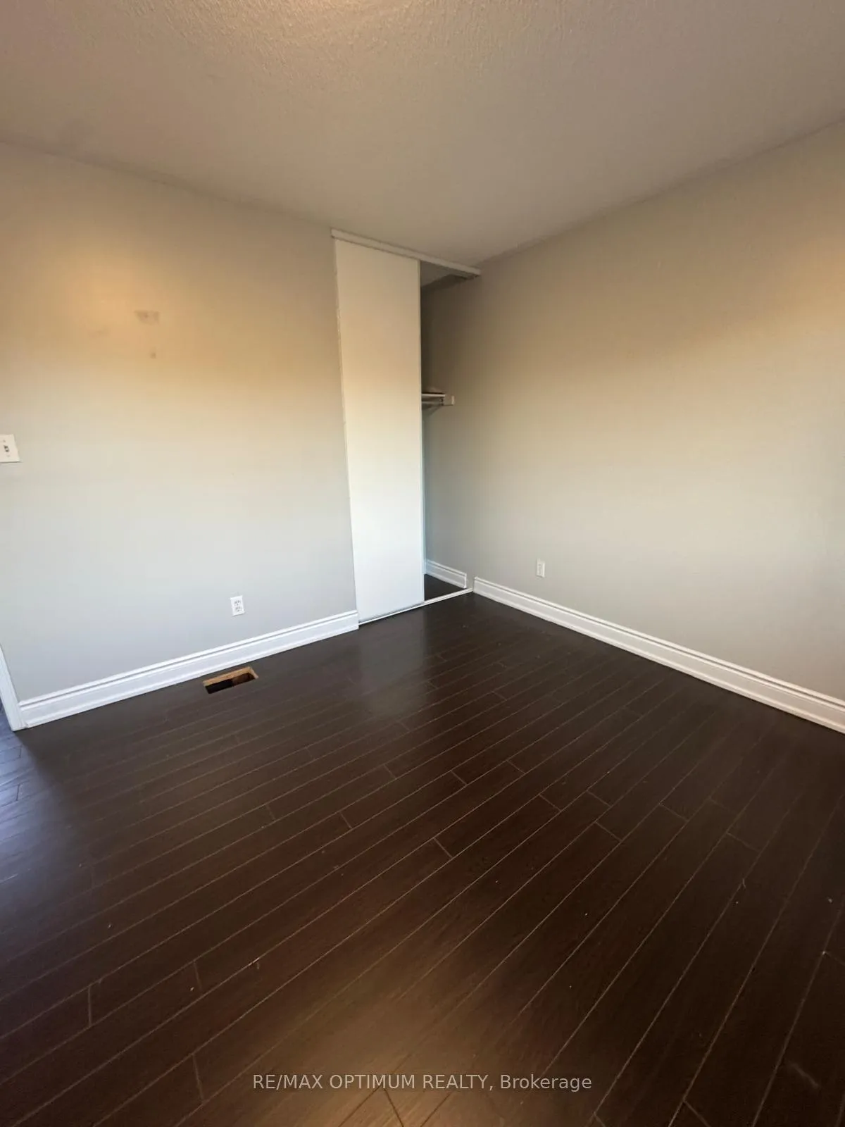 Photo 18 of 23 Four Seasons Circle, Brampton, Fletcher's Meadow — HOMEH