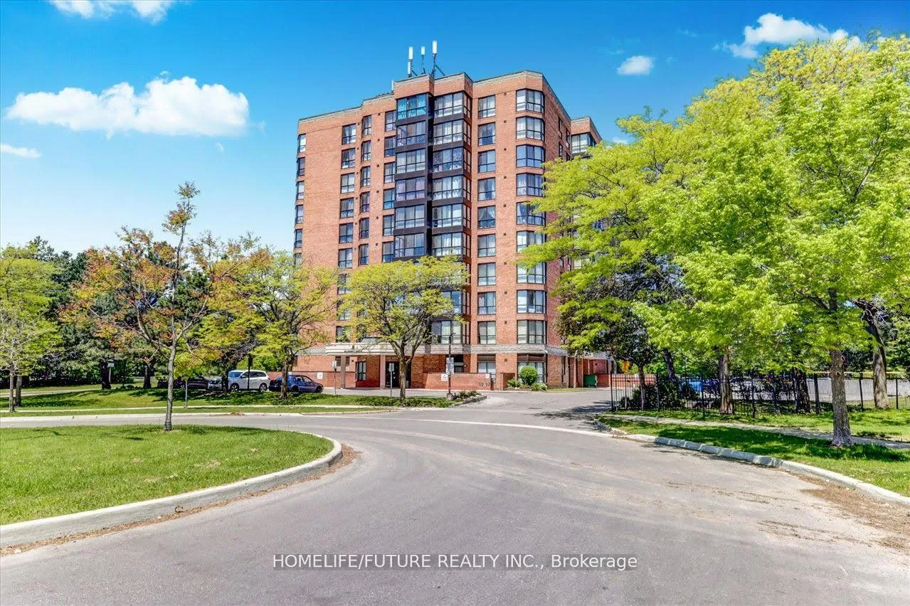 Front of Unit 909, 8 Silver Bell Grove