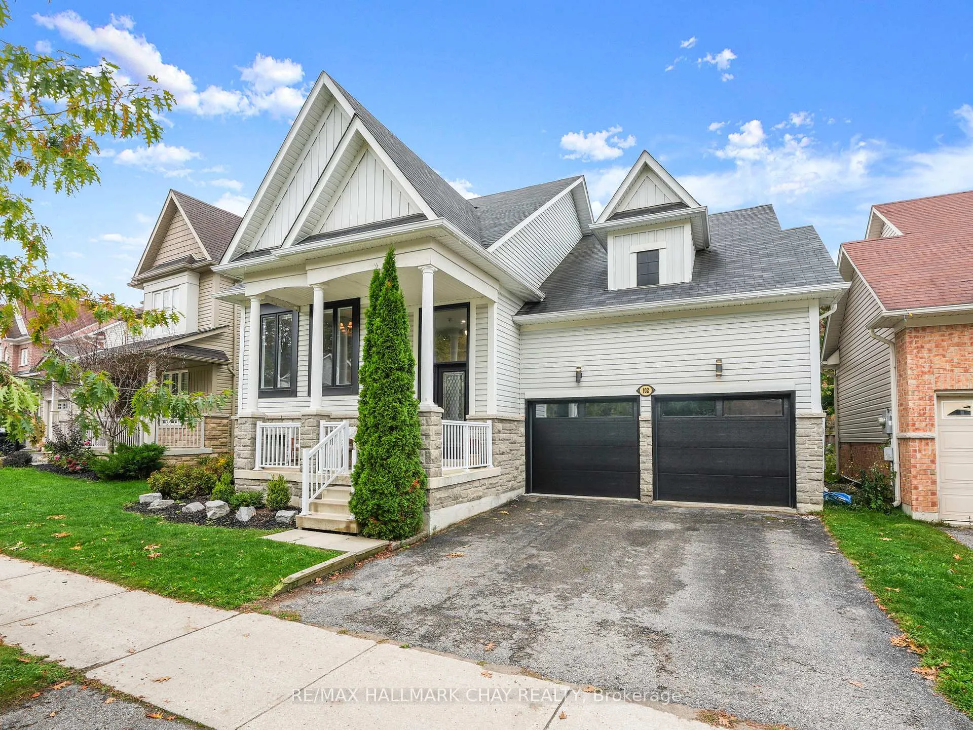 Photo 2 of 102 Diana Way, Barrie, Innis-Shore — HOMEH