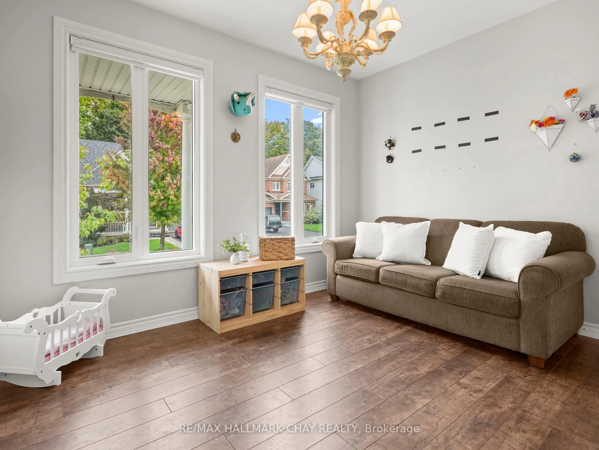 Photo 8 of 102 Diana Way, Barrie, Innis-Shore — HOMEH