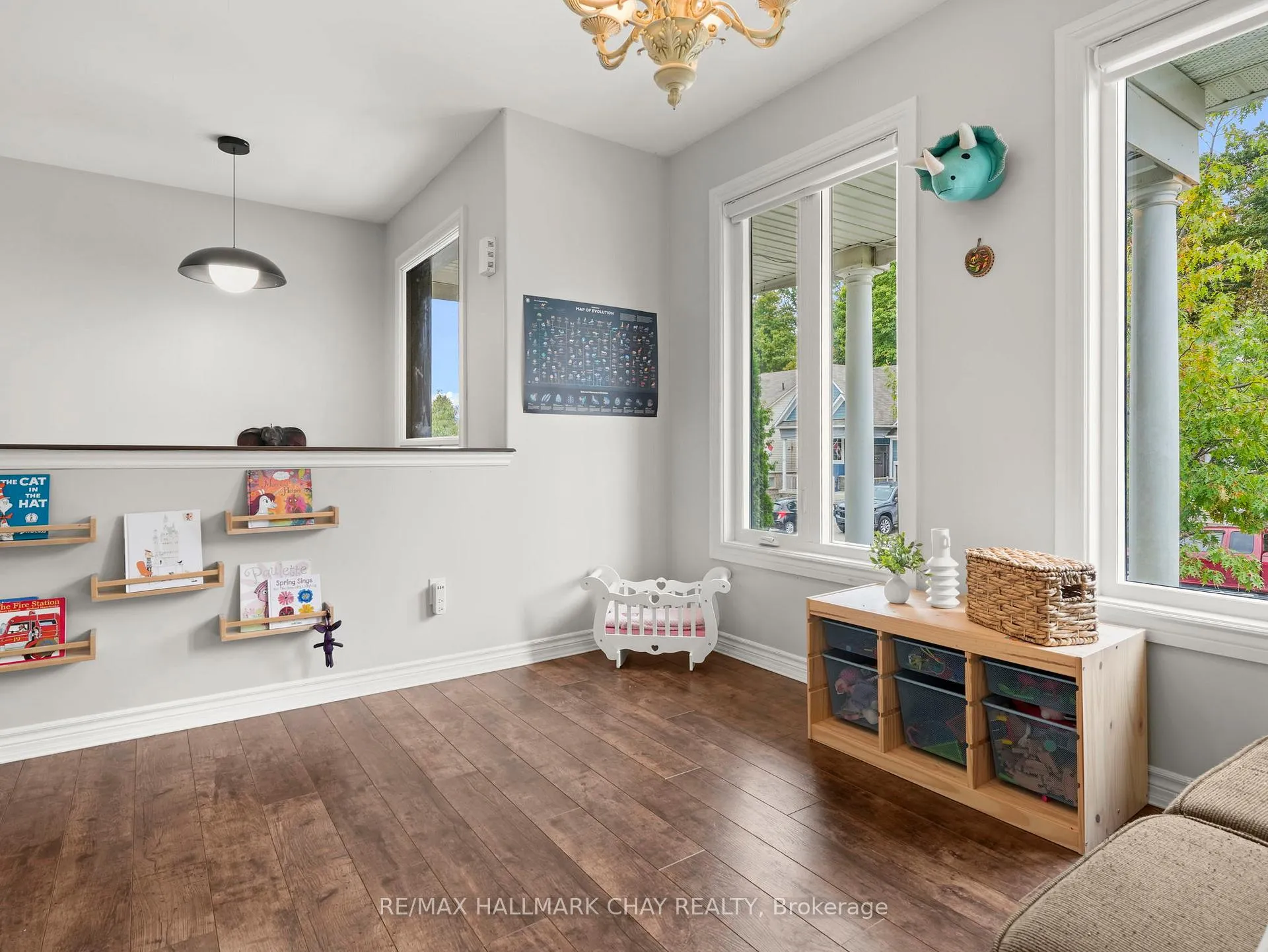 Photo 9 of 102 Diana Way, Barrie, Innis-Shore — HOMEH