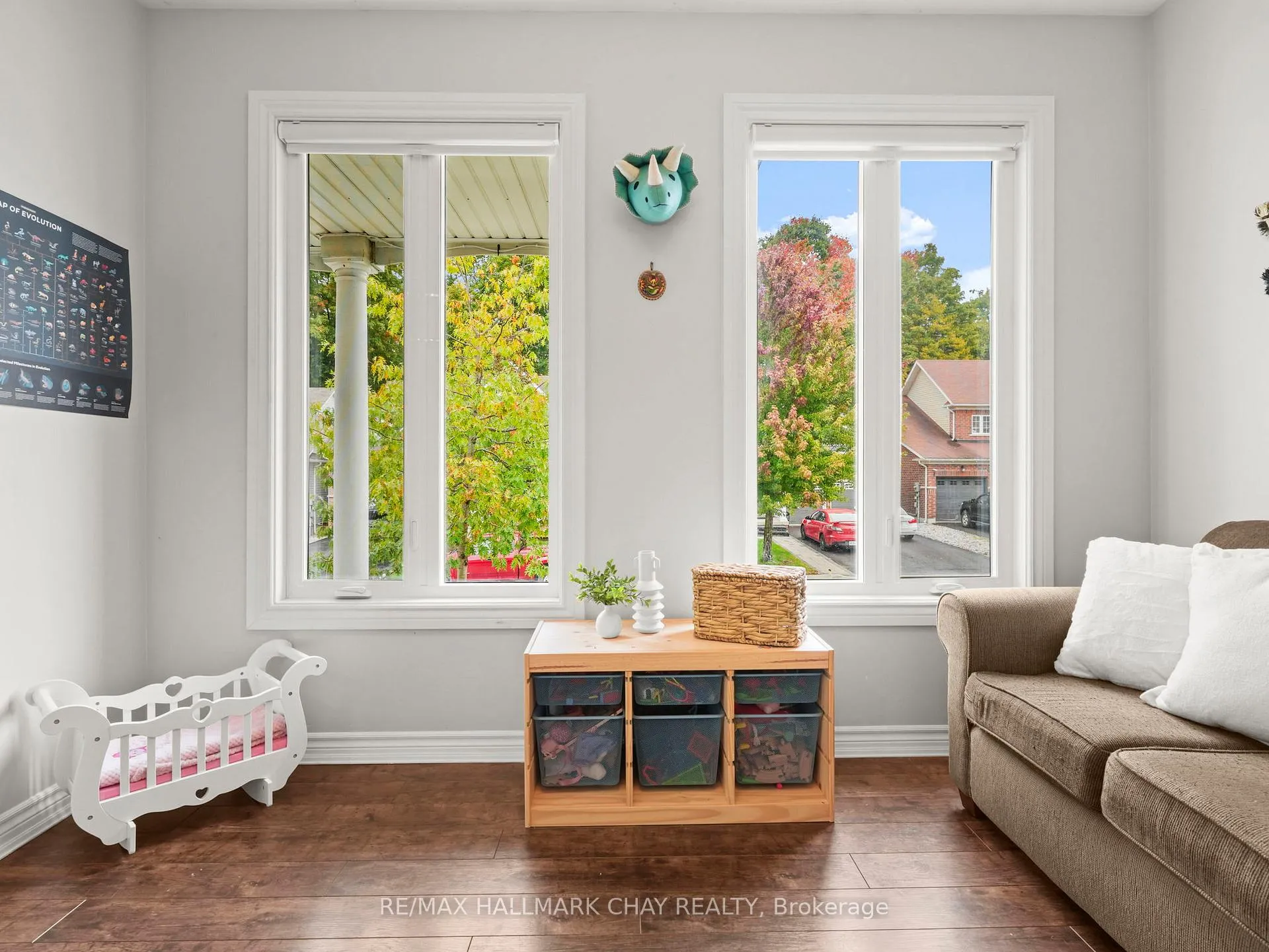 Photo 10 of 102 Diana Way, Barrie, Innis-Shore — HOMEH