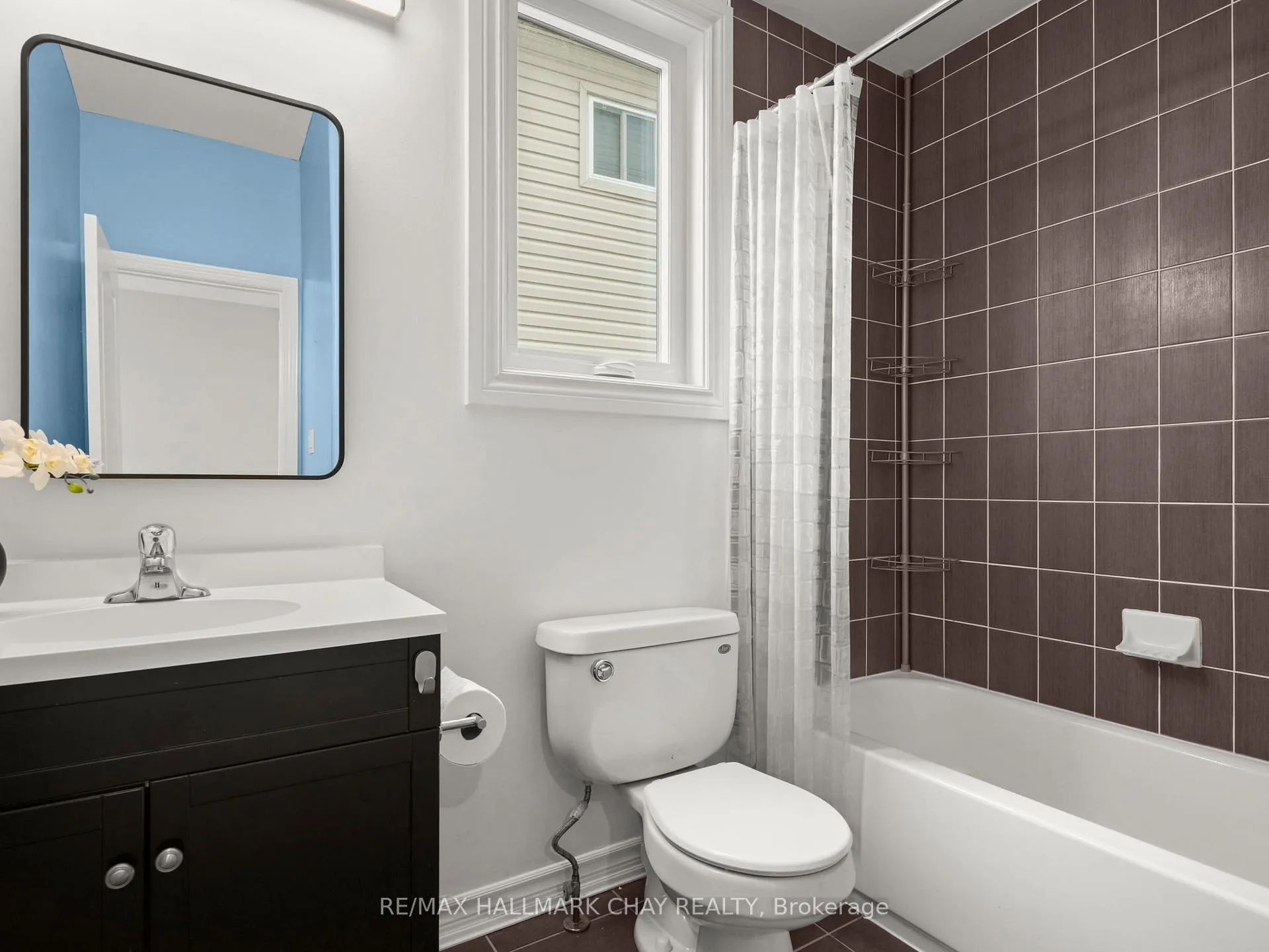 Photo 13 of 102 Diana Way, Barrie, Innis-Shore — HOMEH