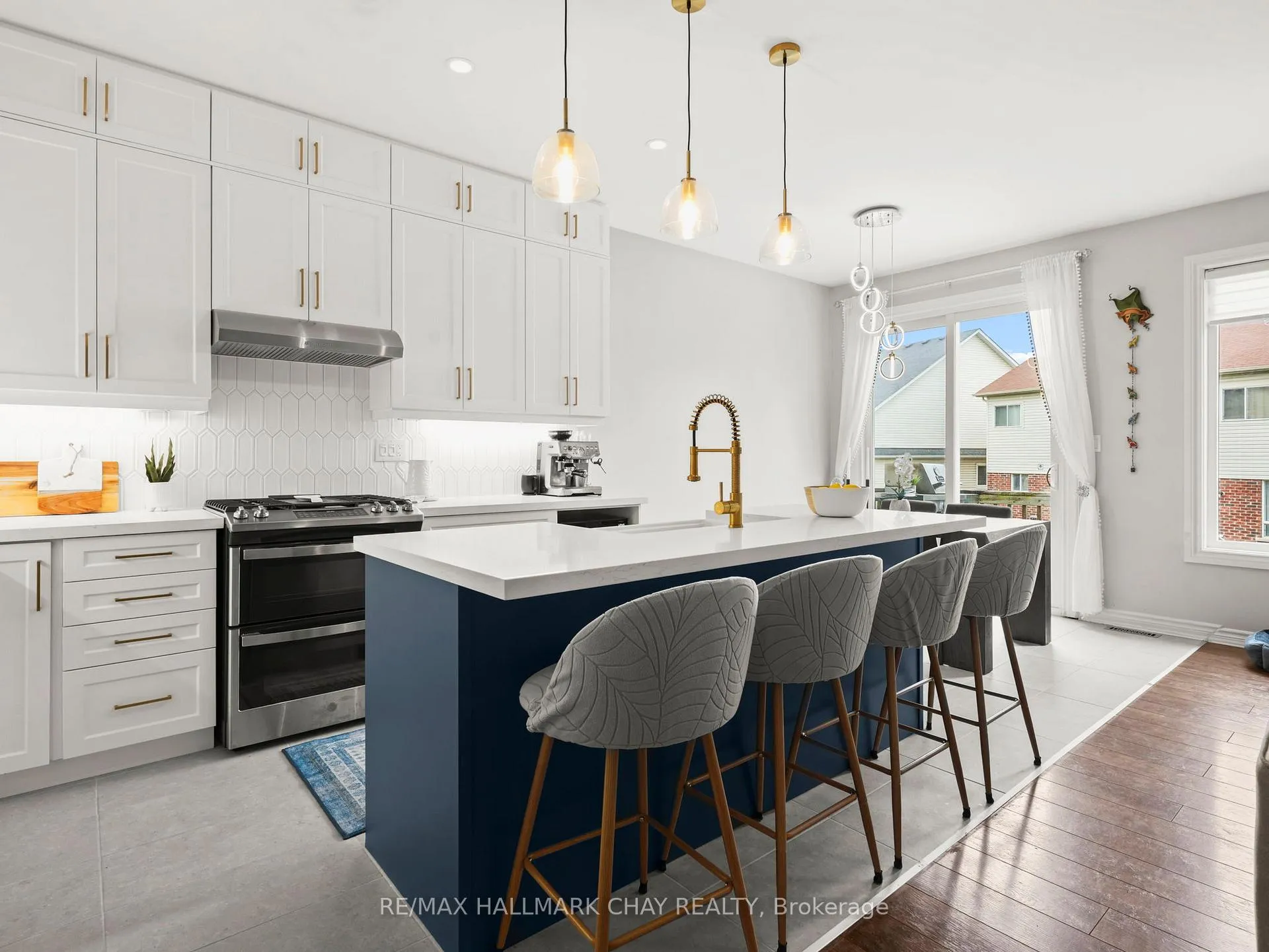 Photo 14 of 102 Diana Way, Barrie, Innis-Shore — HOMEH
