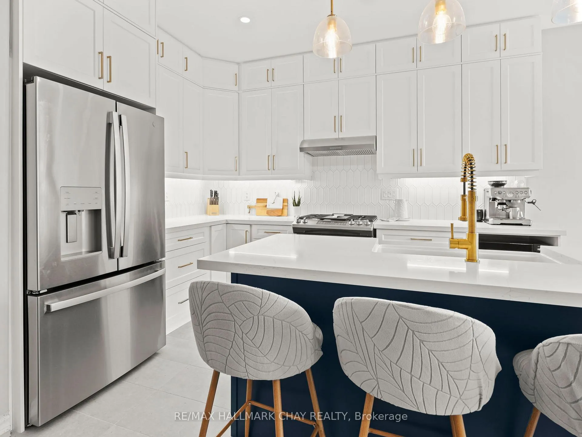 Photo 15 of 102 Diana Way, Barrie, Innis-Shore — HOMEH