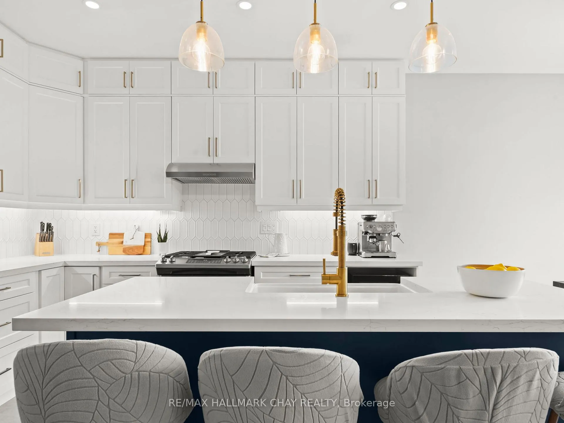 Photo 17 of 102 Diana Way, Barrie, Innis-Shore — HOMEH