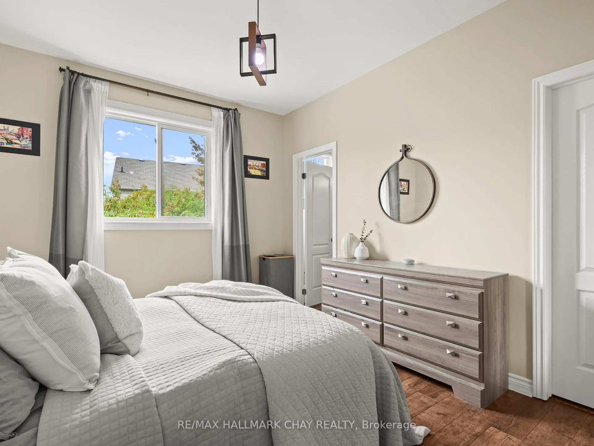 Photo 31 of 102 Diana Way, Barrie, Innis-Shore — HOMEH