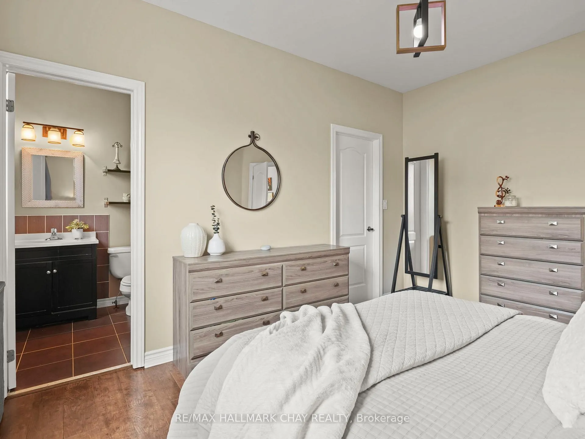 Photo 34 of 102 Diana Way, Barrie, Innis-Shore — HOMEH