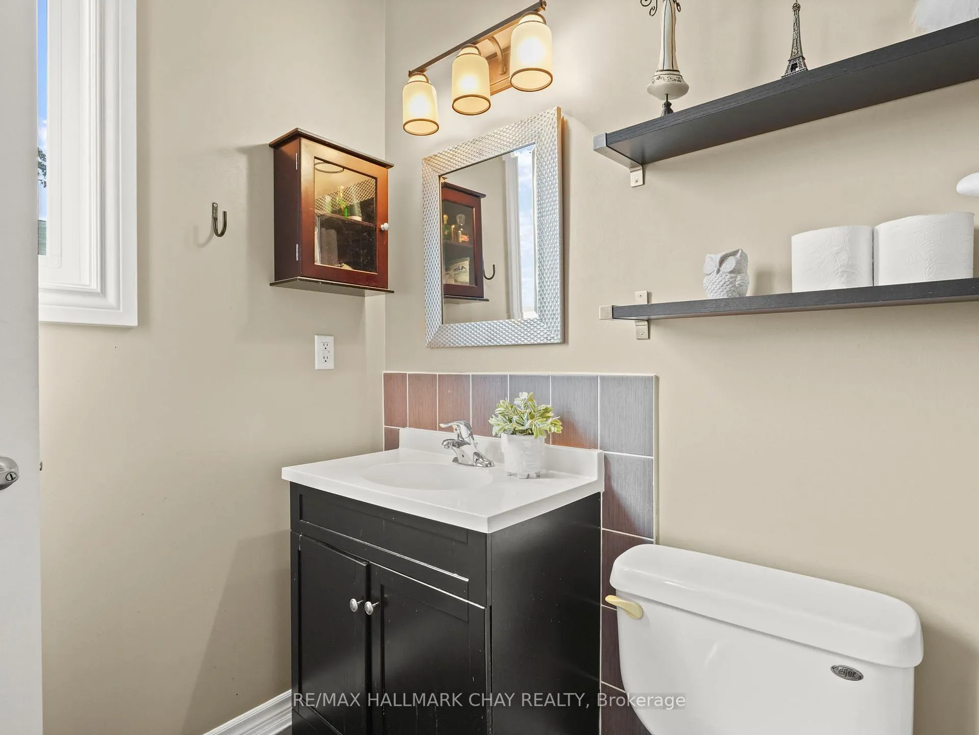 Photo 35 of 102 Diana Way, Barrie, Innis-Shore — HOMEH