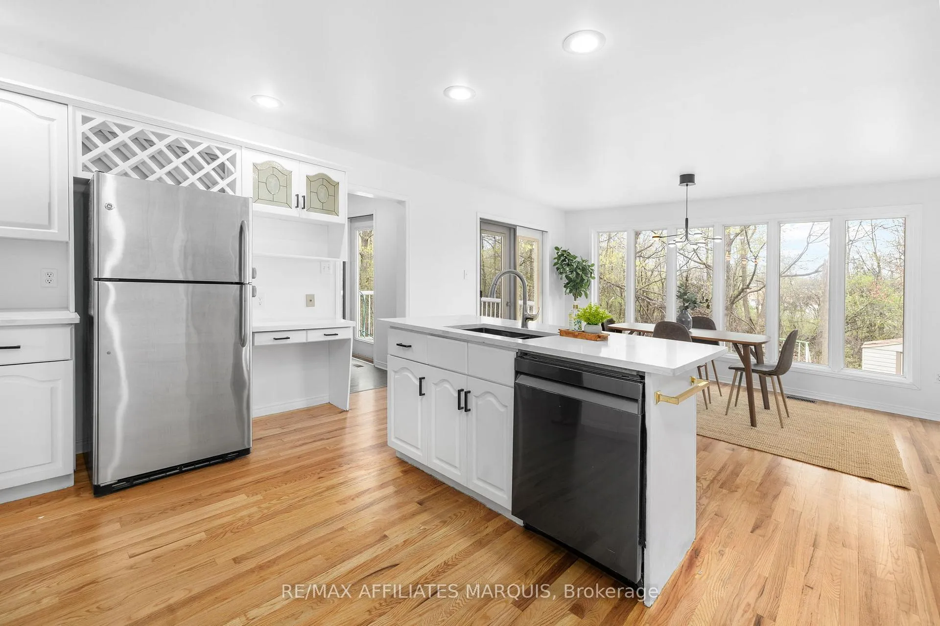 Photo 12 of 15 Davis Drive, Smiths Falls — HOMEH