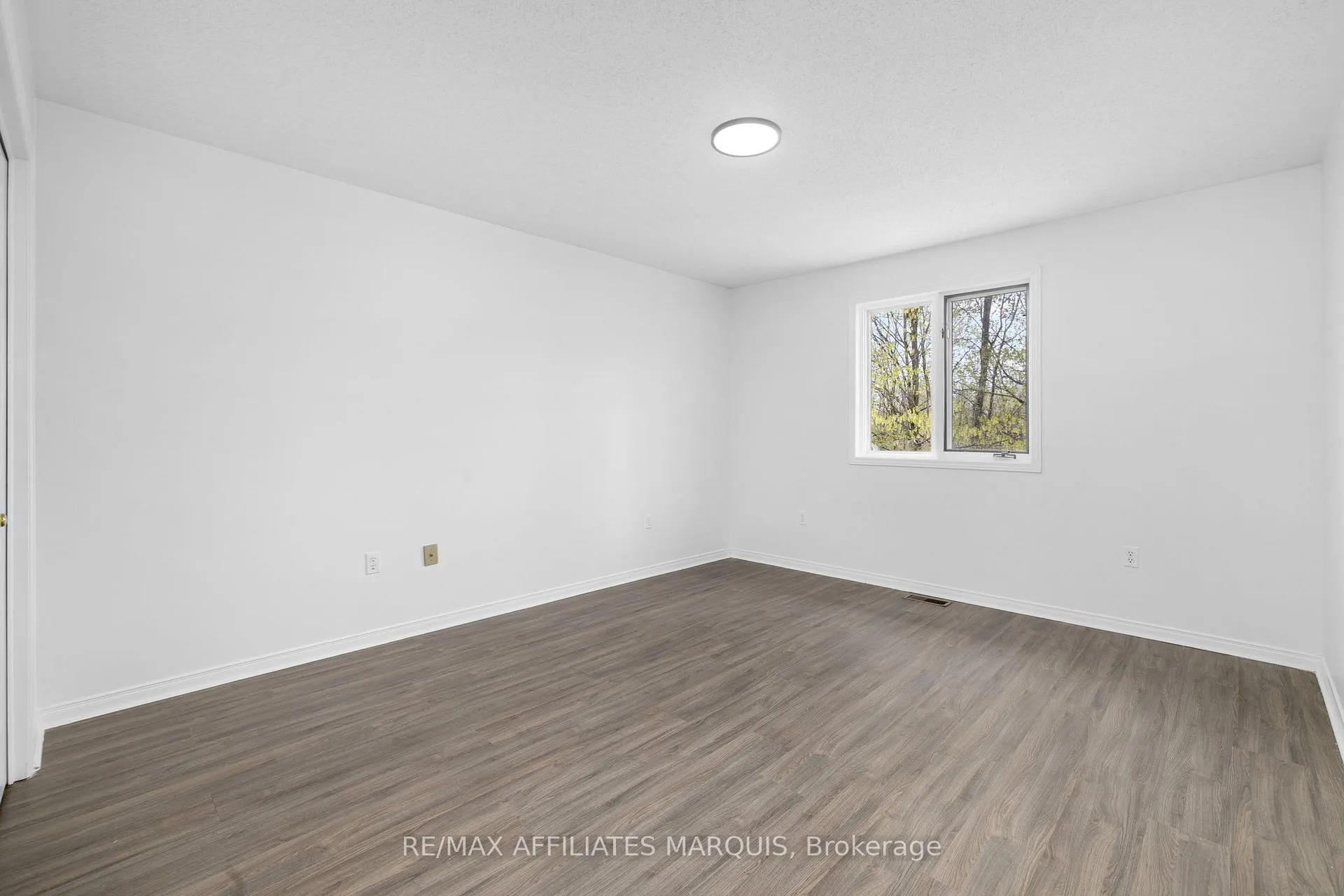 Photo 32 of 15 Davis Drive, Smiths Falls — HOMEH